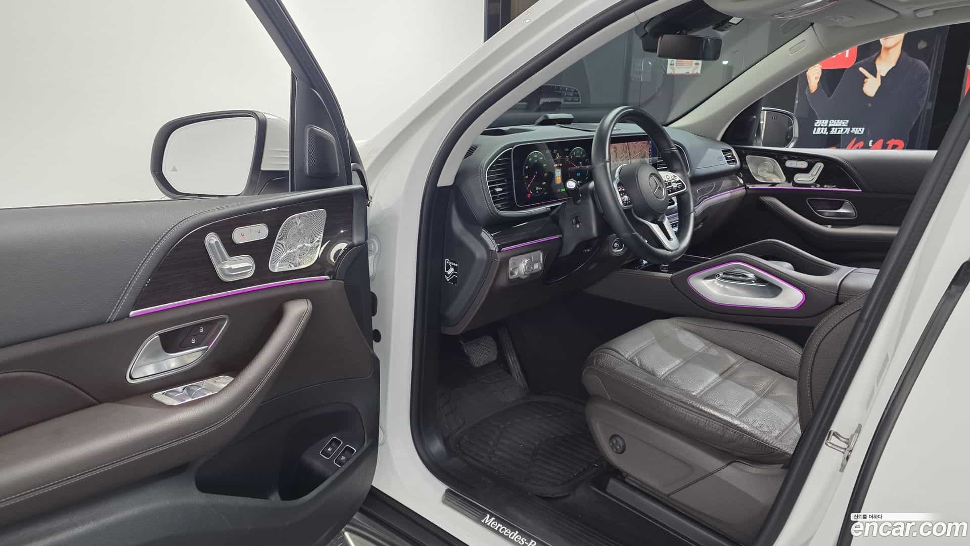 GLE-Class Mercedes-Benz 2022.8-INNER-010