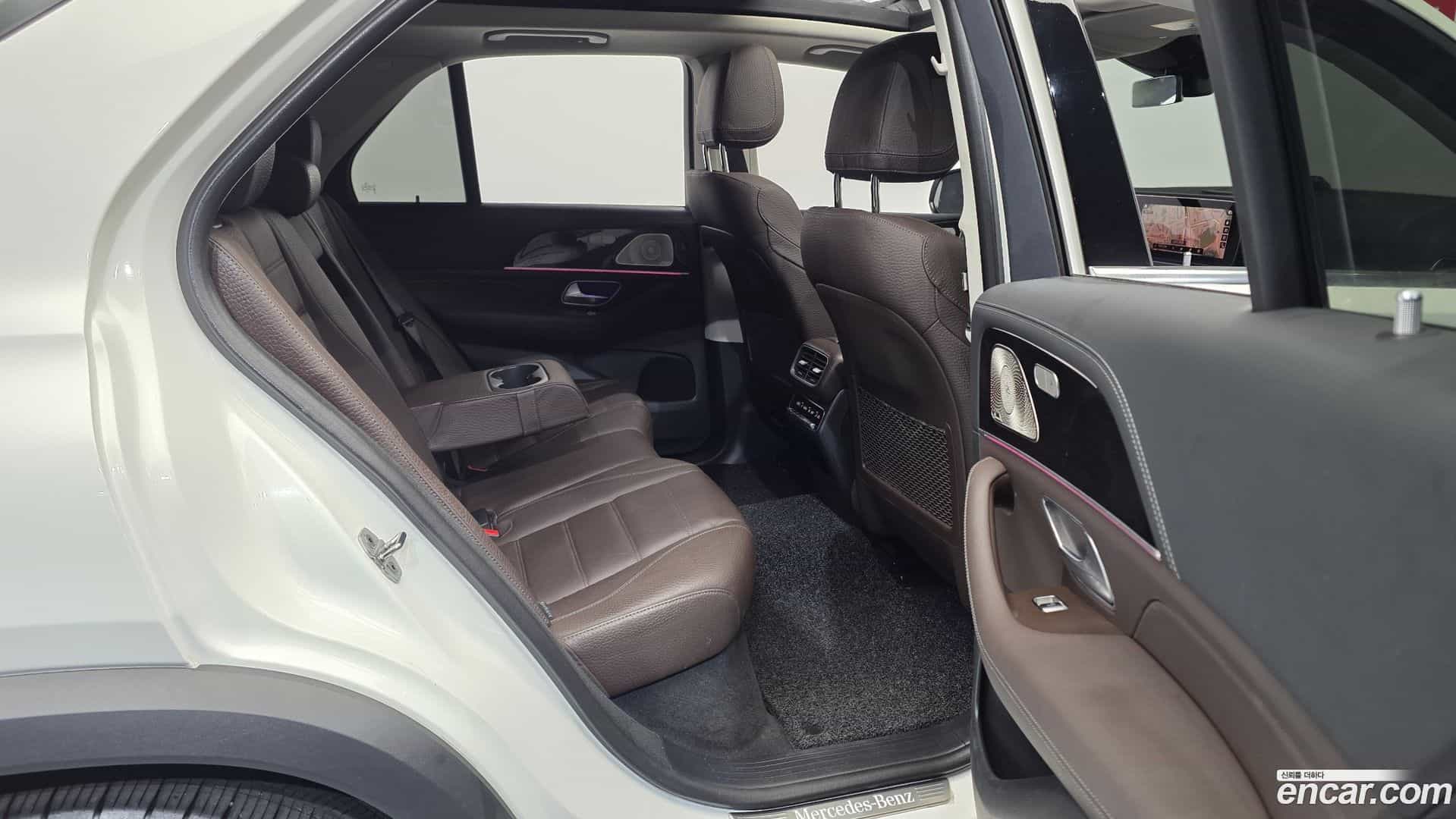 GLE-Class Mercedes-Benz 2022.8-OPTION-016