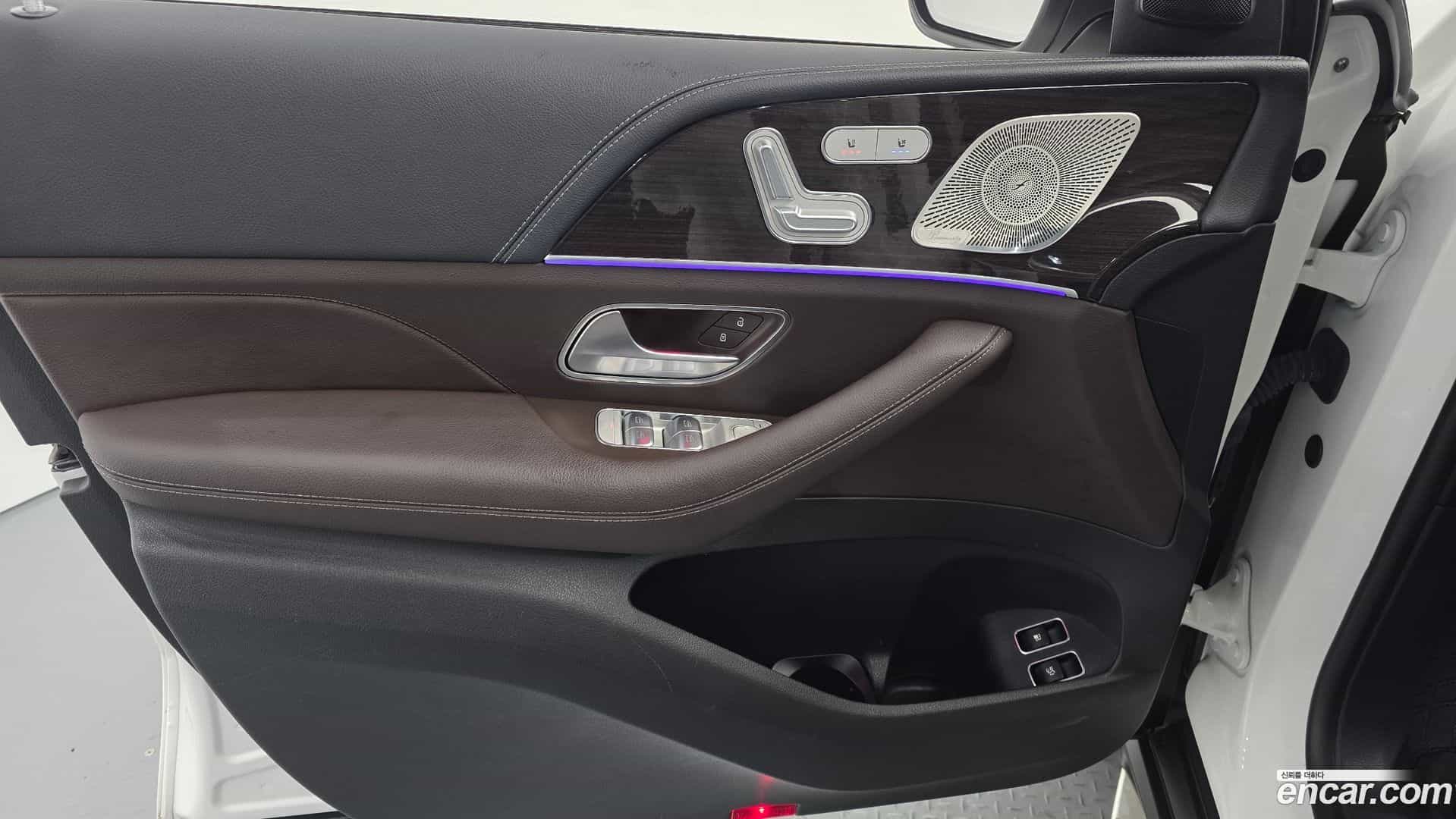 GLE-Class Mercedes-Benz 2022.8-INNER-034