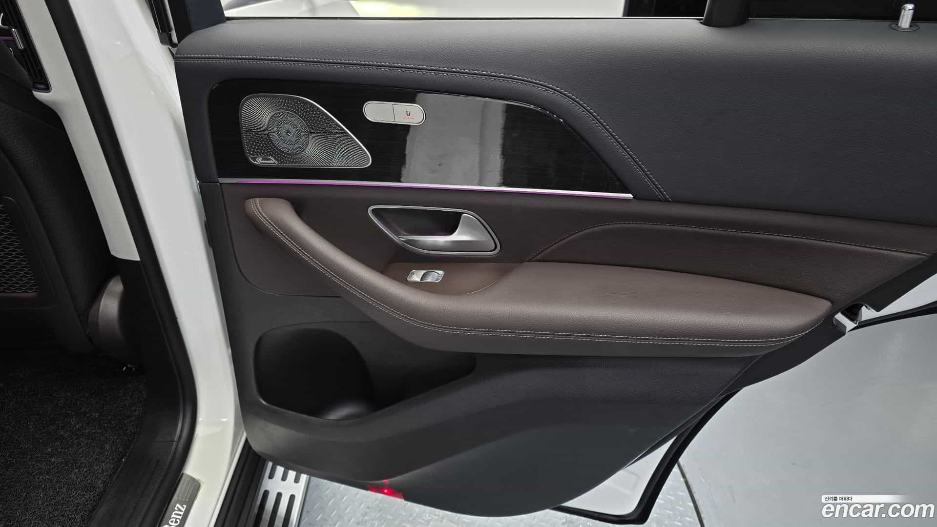 GLE-Class Mercedes-Benz 2022.8-INNER-035