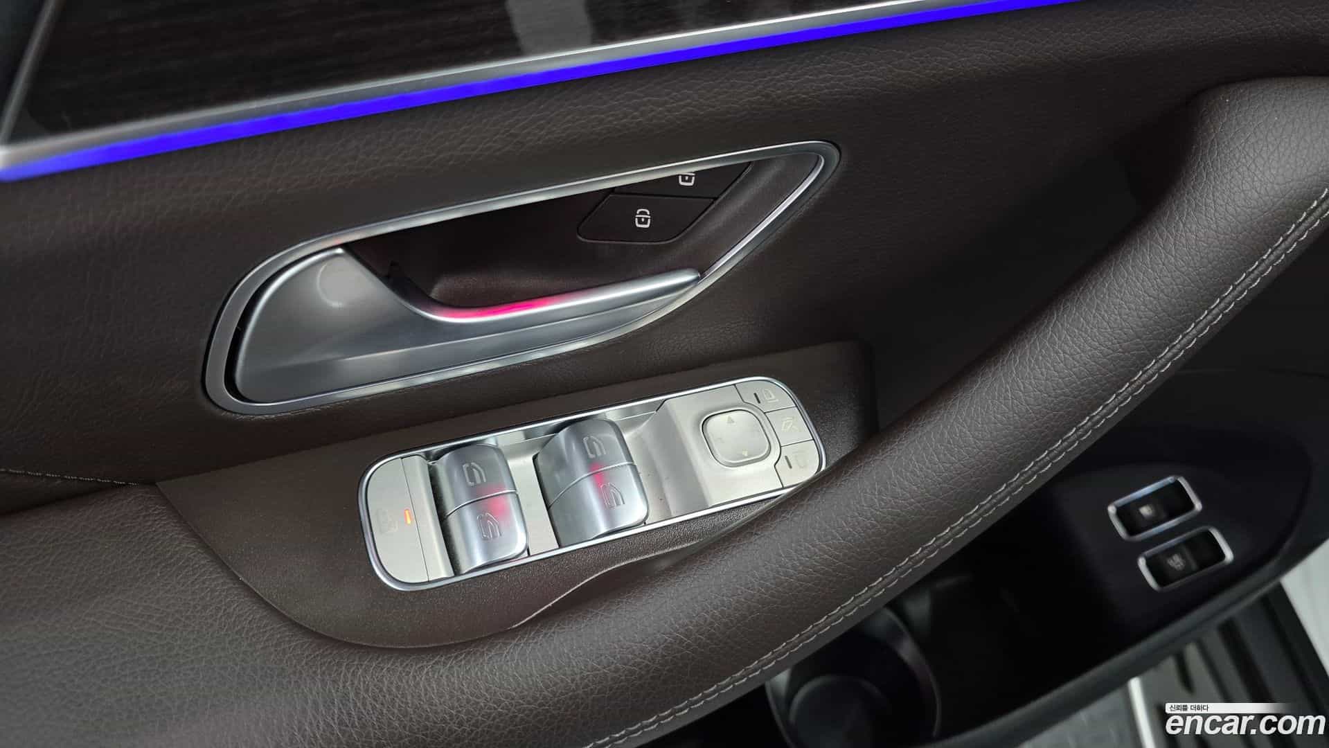 GLE-Class Mercedes-Benz 2022.8-OPTION-040