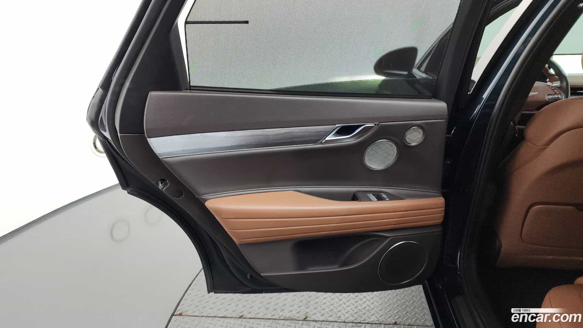 G80 Genesis 2022.0-INNER-035
