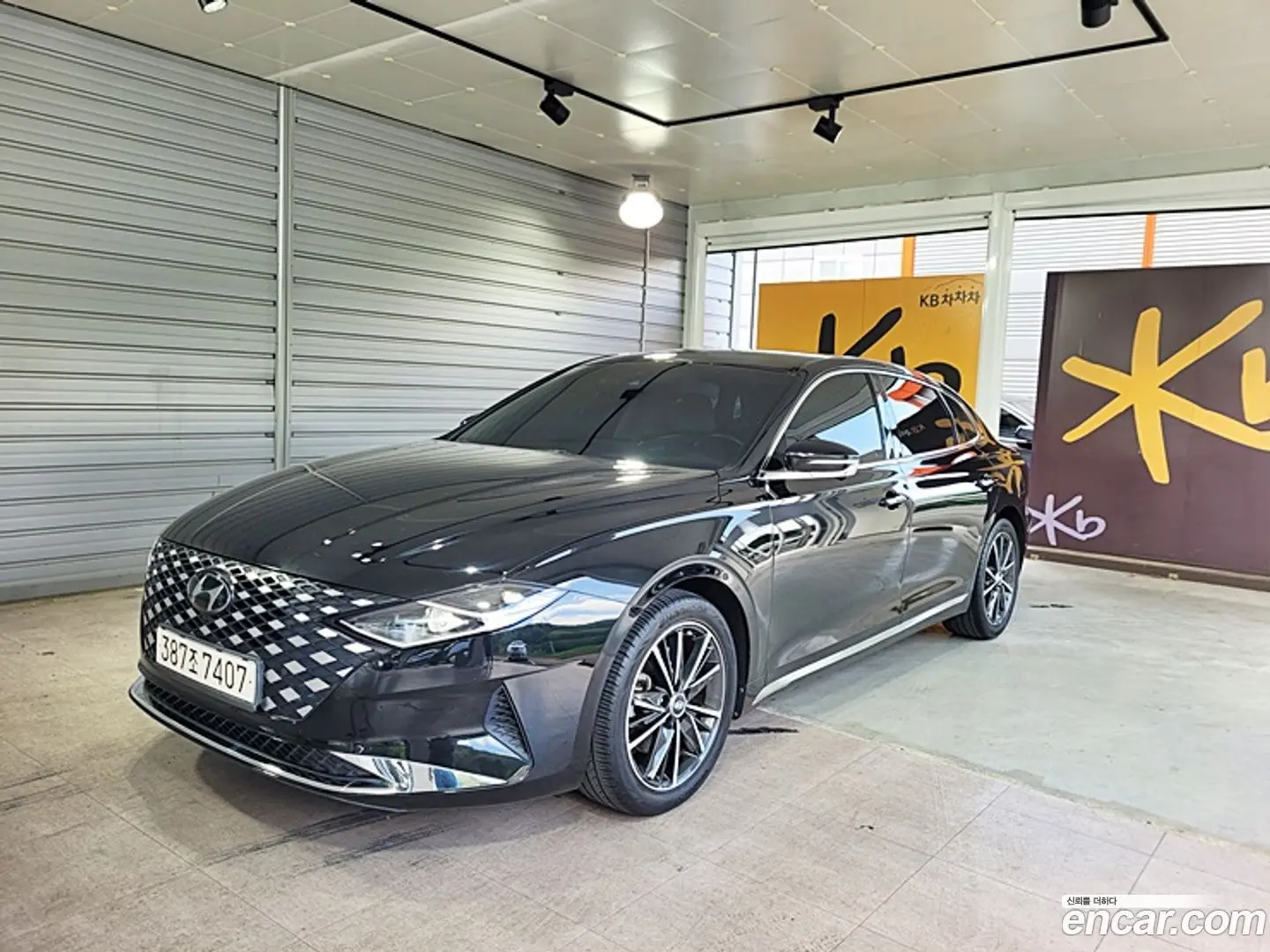 Main__Slider__Photo:Grandeur Hyundai 2021.10-0