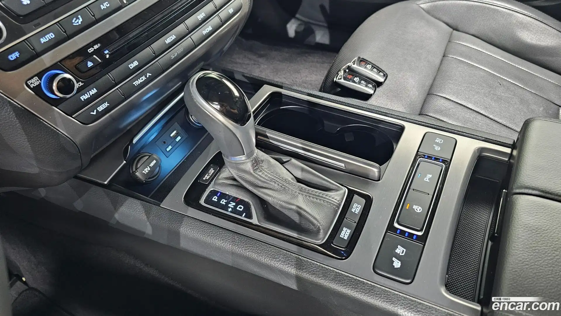 Genesis Hyundai 2016.0-INNER-009