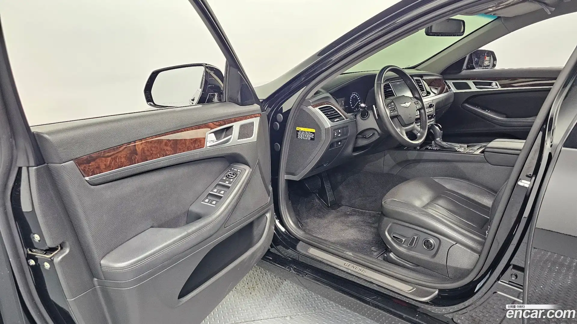Genesis Hyundai 2016.0-INNER-010
