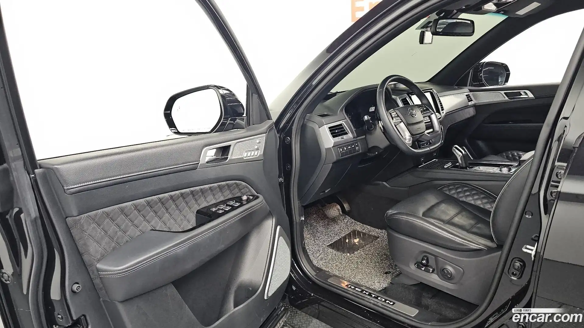 Rexton KG Mobility 2022.11-INNER-010