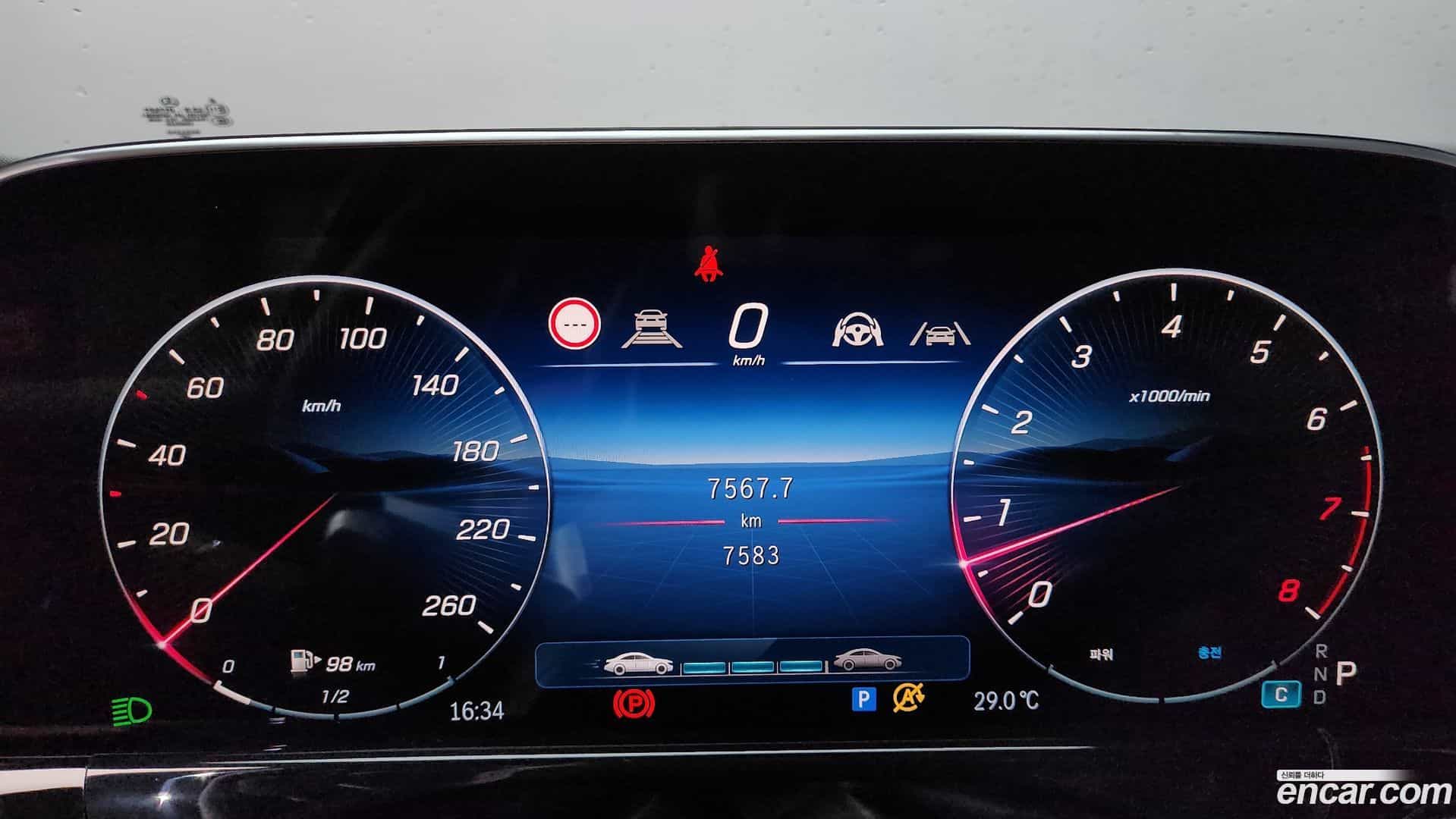 E-Class Mercedes-Benz 2025.8-INNER-008