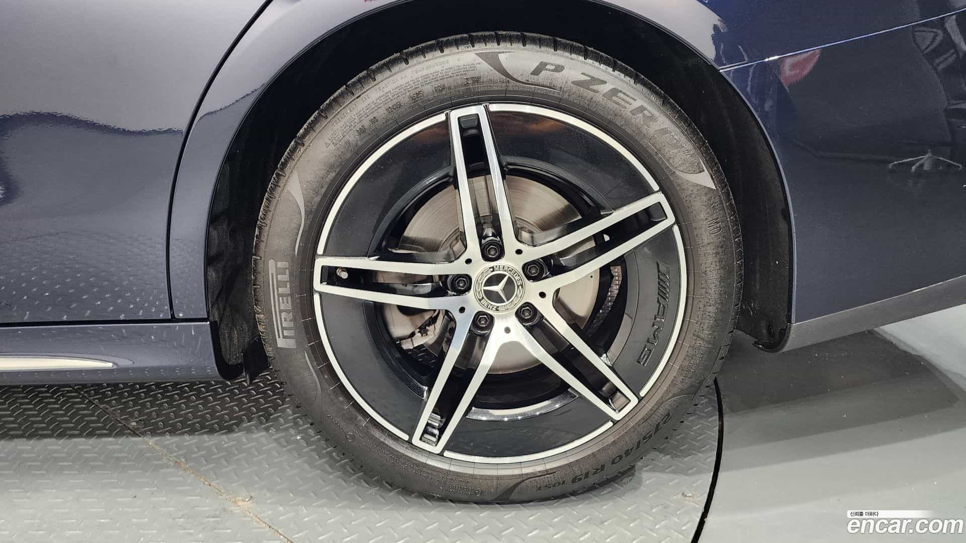 E-Class Mercedes-Benz 2025.8-OUTER-031