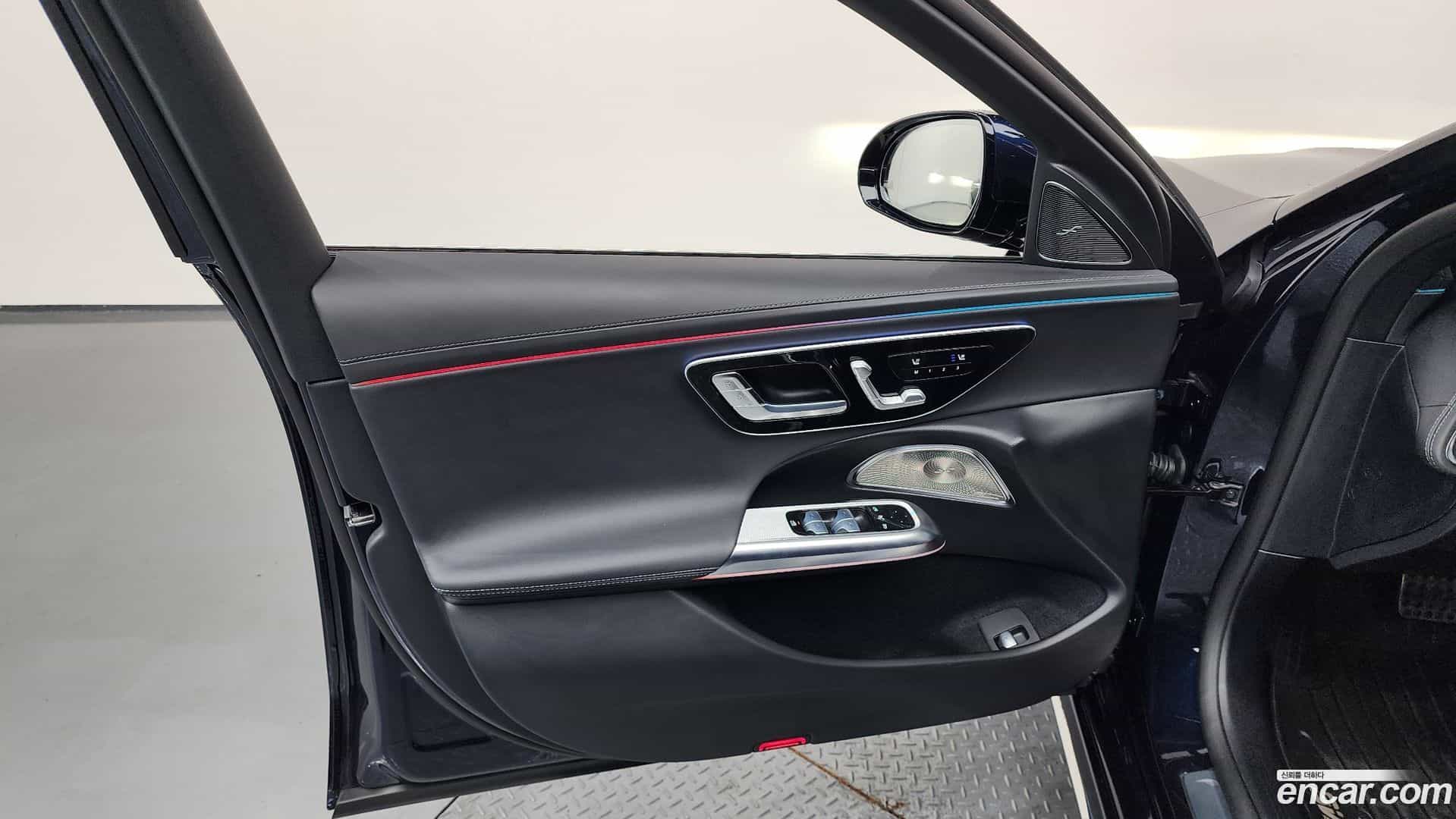 E-Class Mercedes-Benz 2025.8-INNER-034