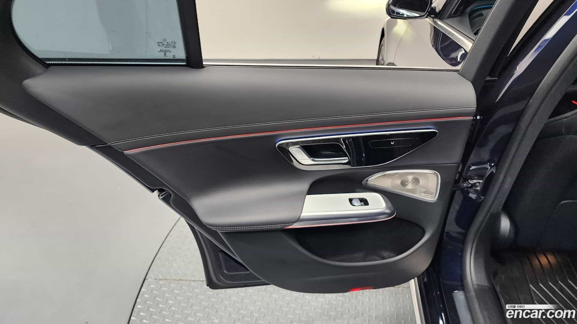 E-Class Mercedes-Benz 2025.8-INNER-035