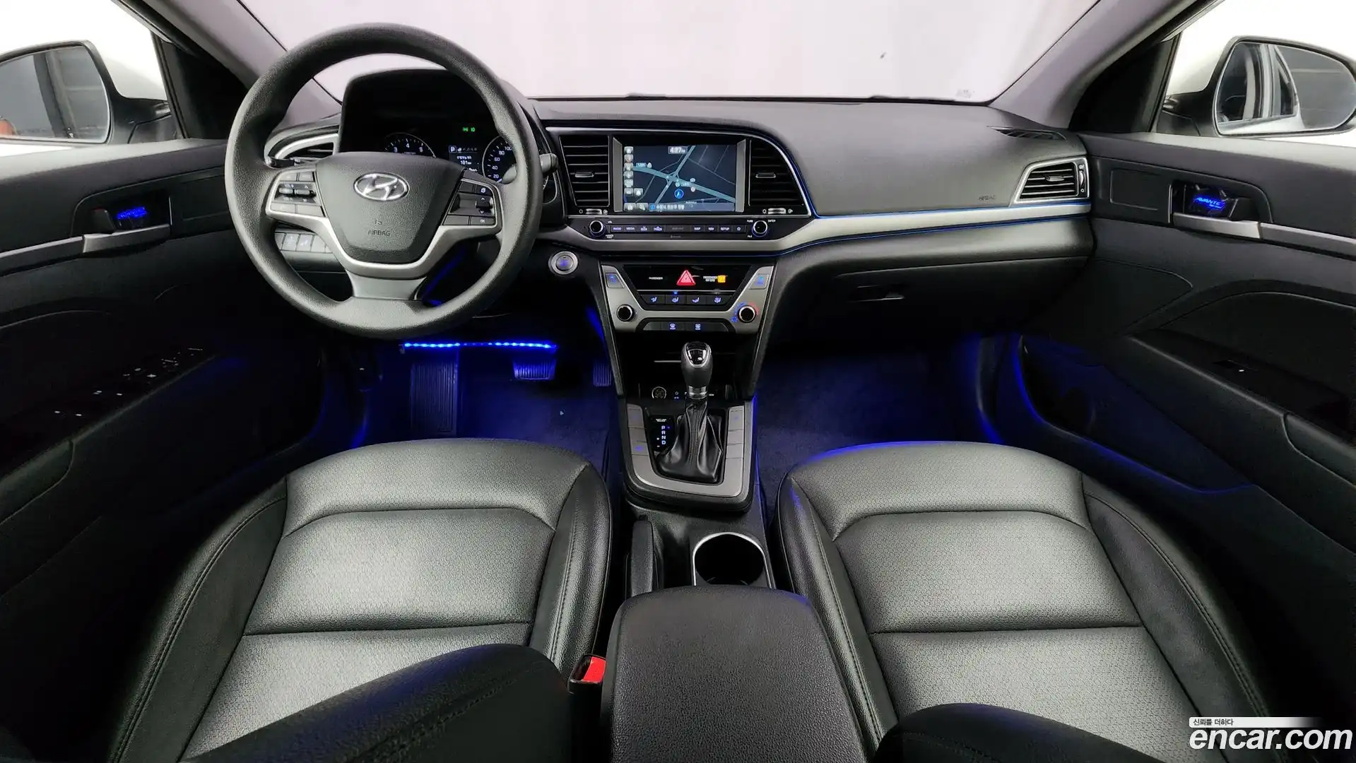 AVANTE Hyundai 2018.6-INNER-007