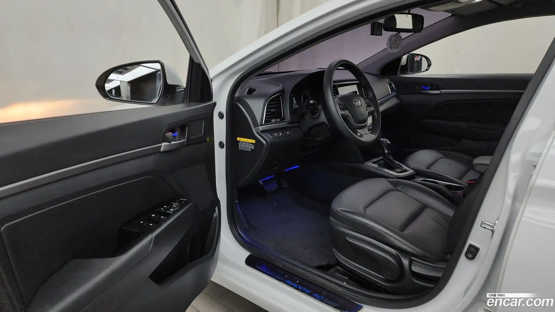 AVANTE Hyundai 2018.6-INNER-010