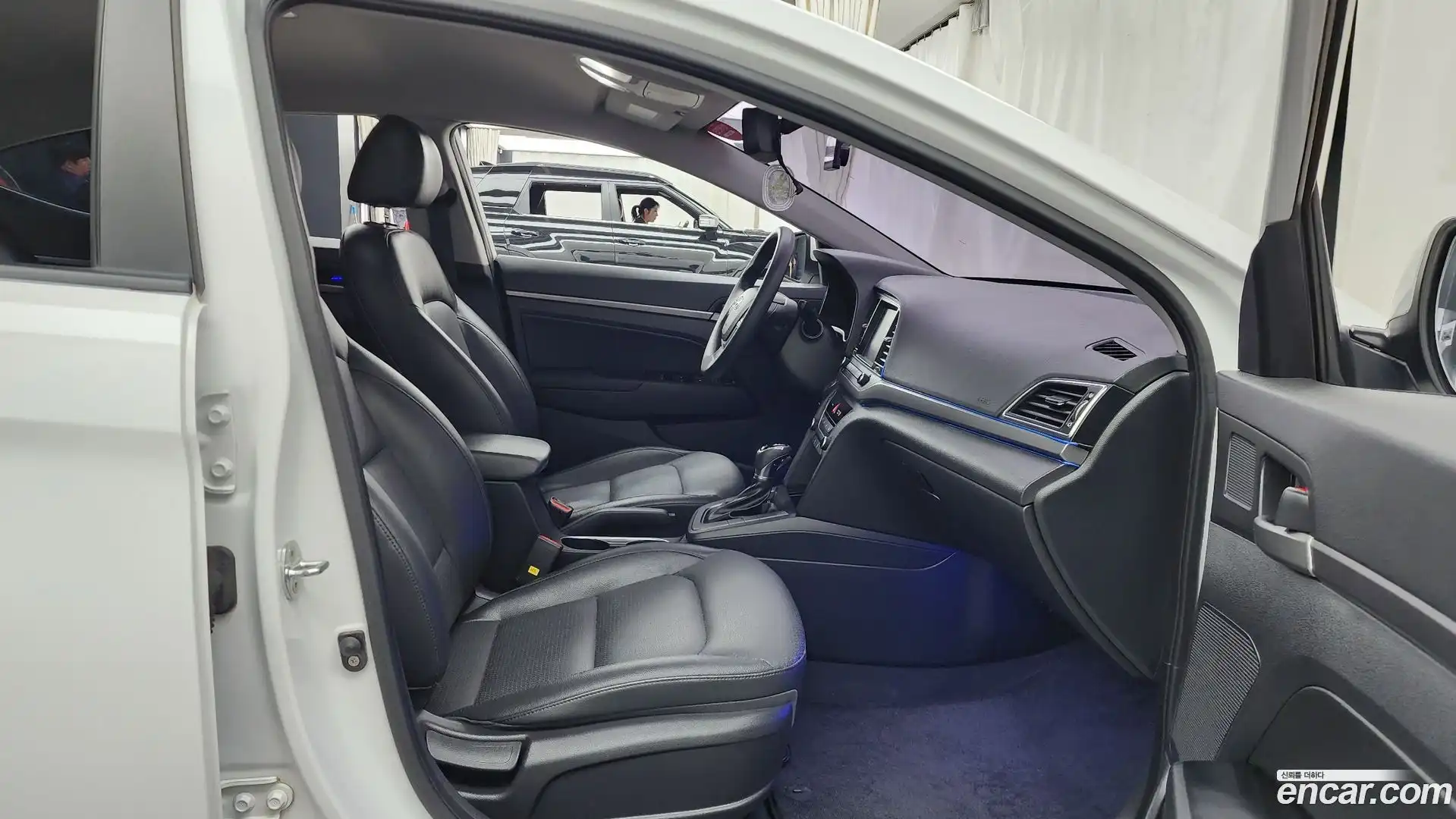 AVANTE Hyundai 2018.6-OPTION-015