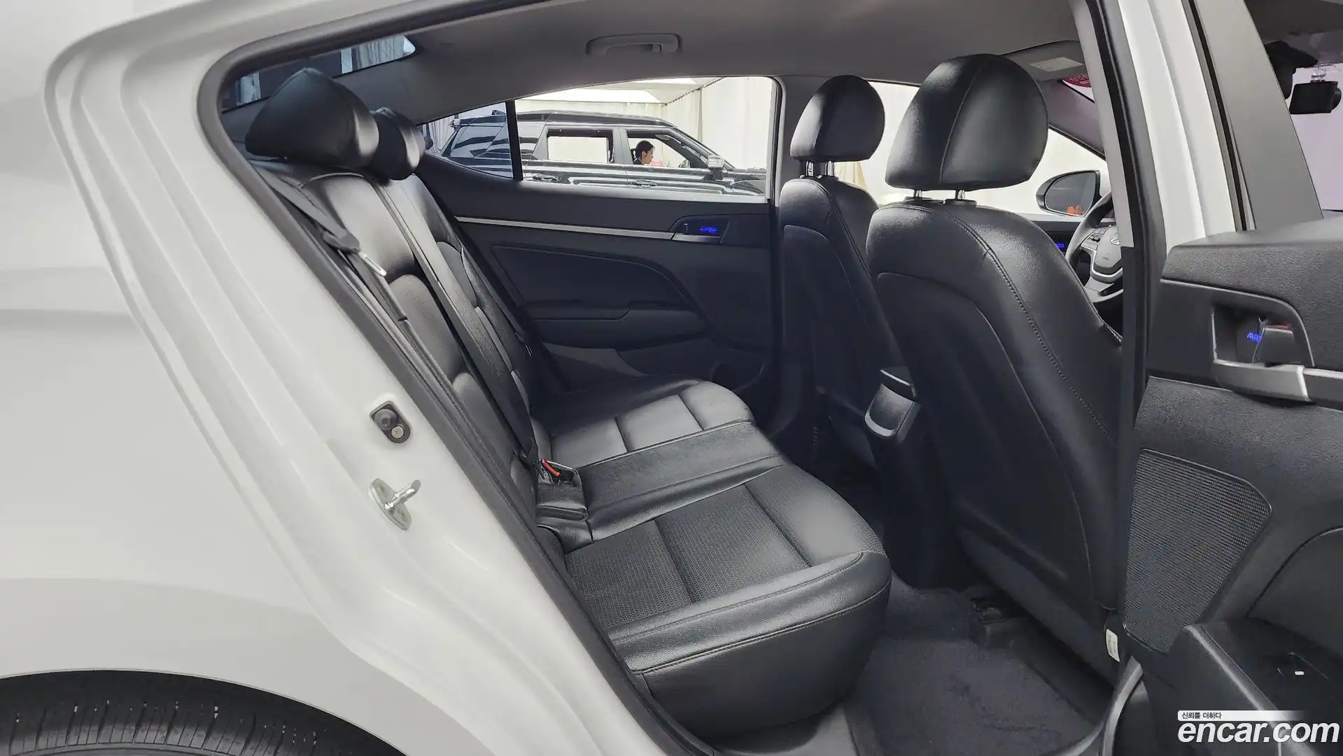 AVANTE Hyundai 2018.6-OPTION-016