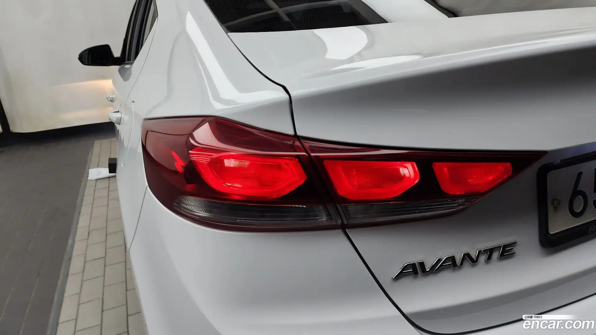 AVANTE Hyundai 2018.6-OUTER-033