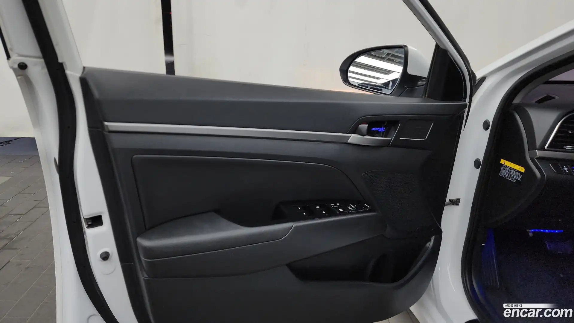 AVANTE Hyundai 2018.6-INNER-034