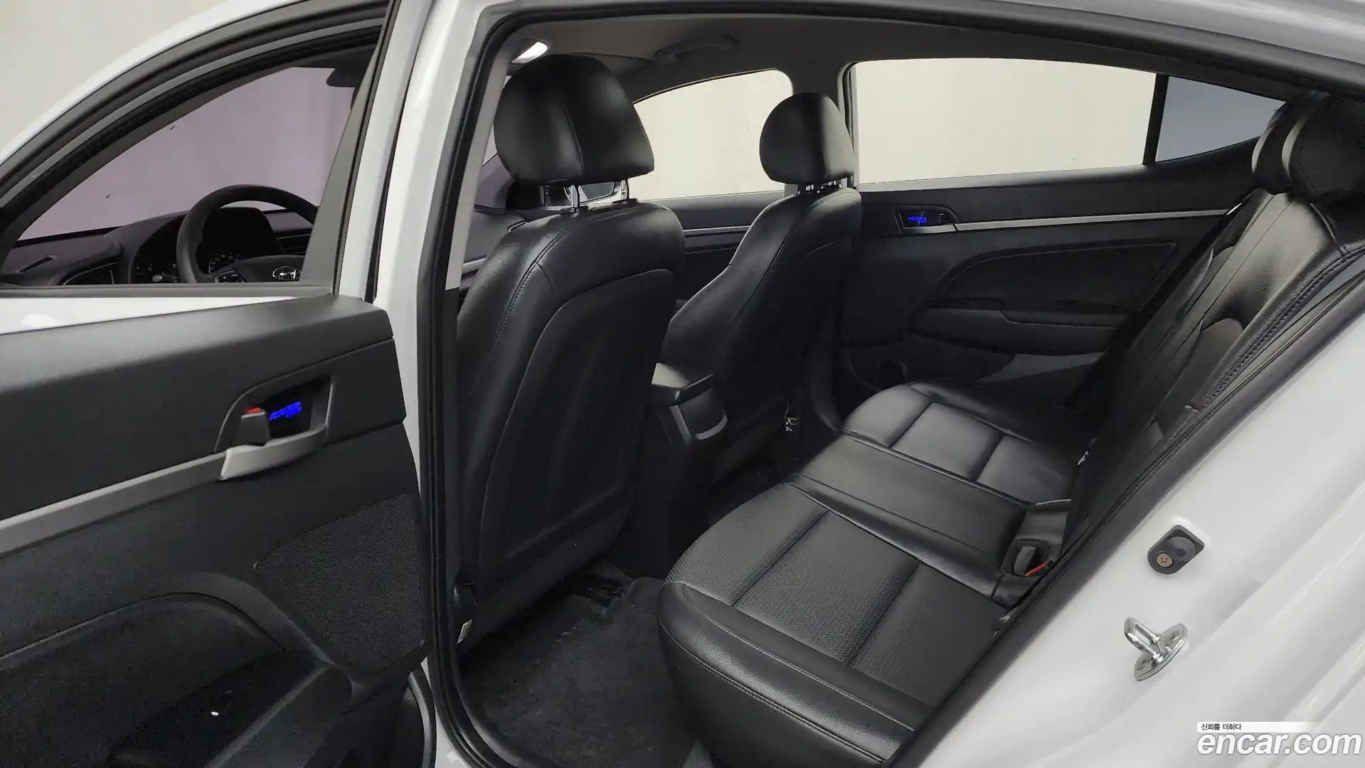 AVANTE Hyundai 2018.6-INNER-036