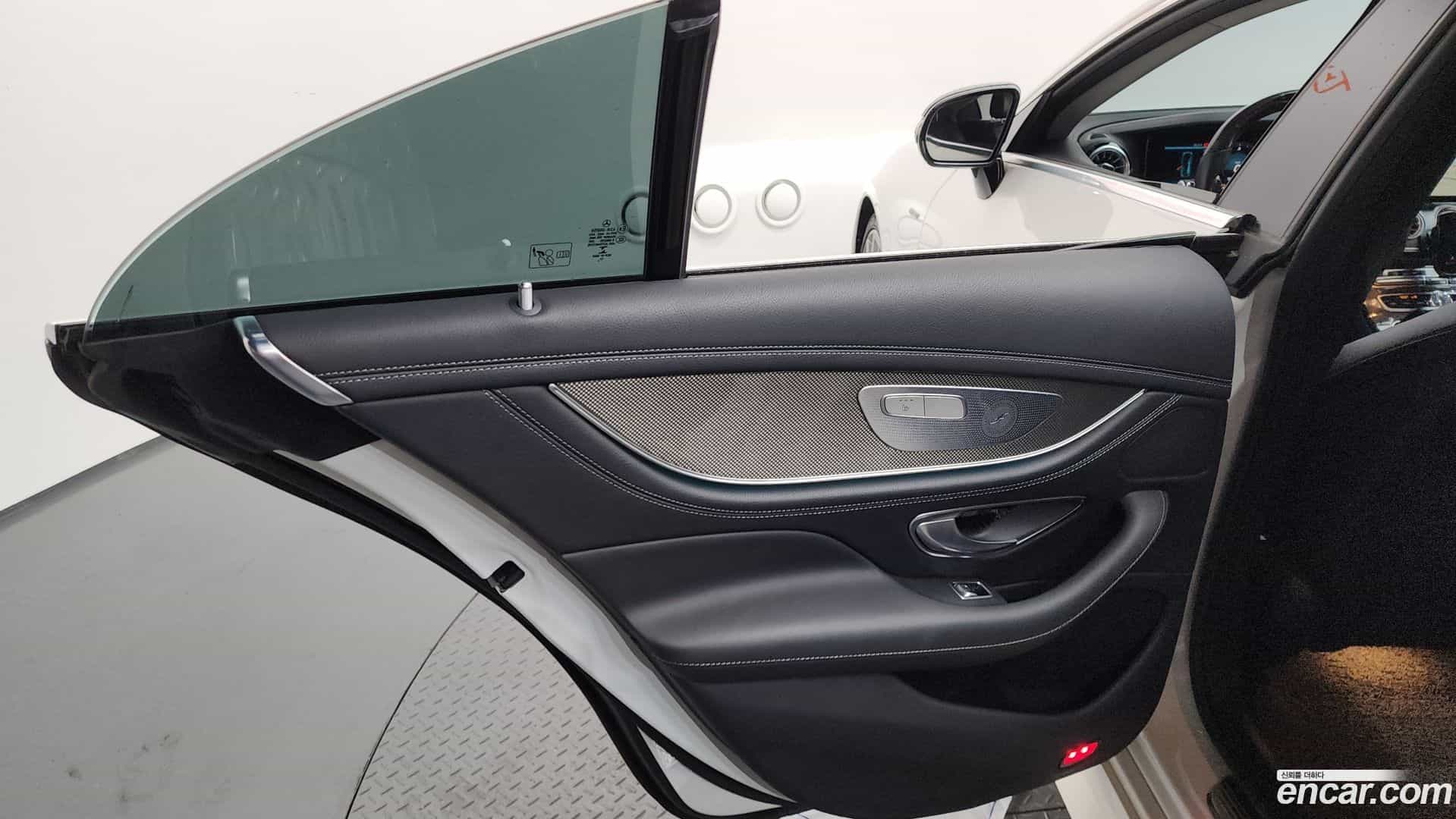 CLS-Class Mercedes-Benz 2018.10-INNER-035