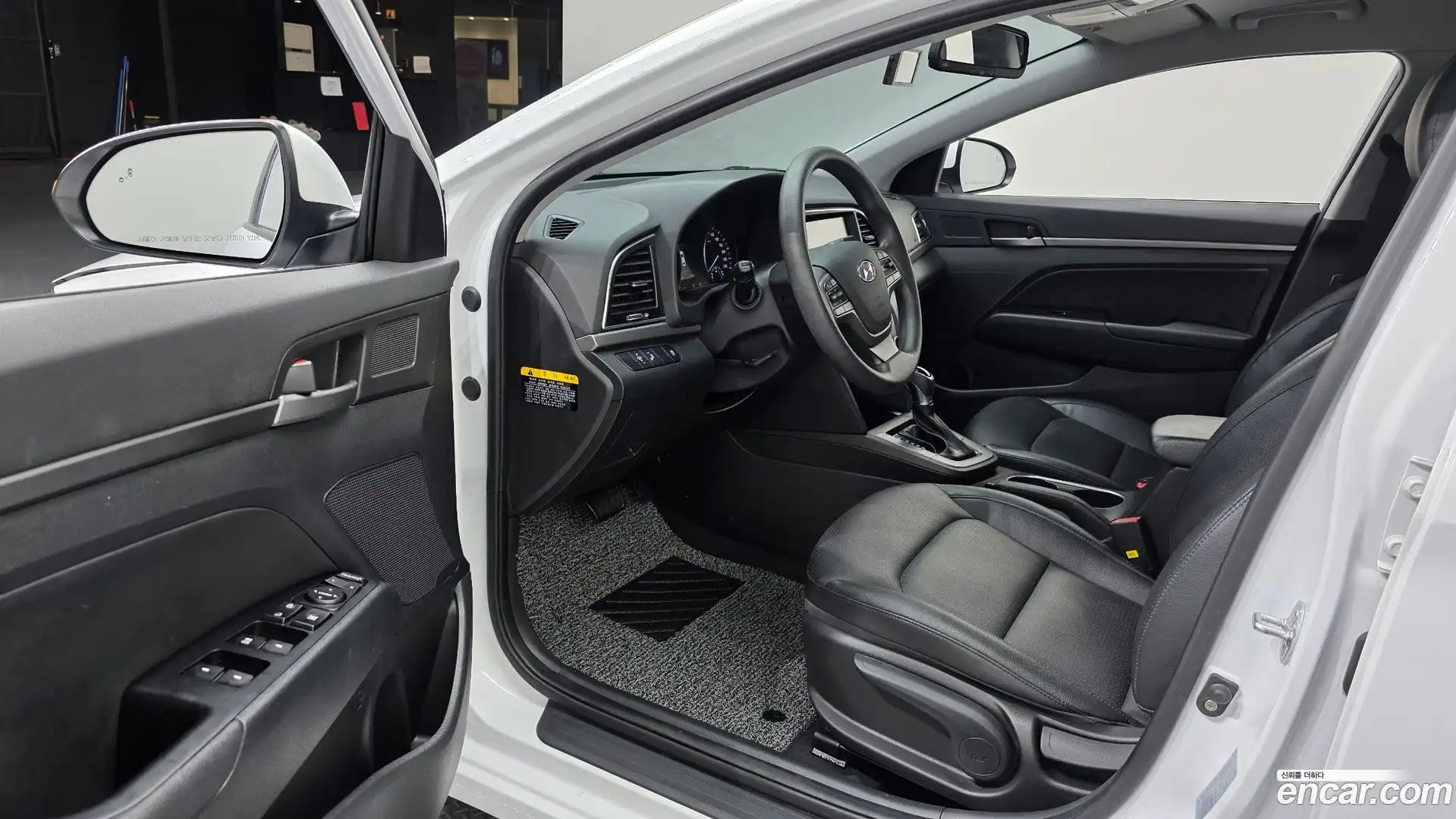 AVANTE Hyundai 2018.7-INNER-010