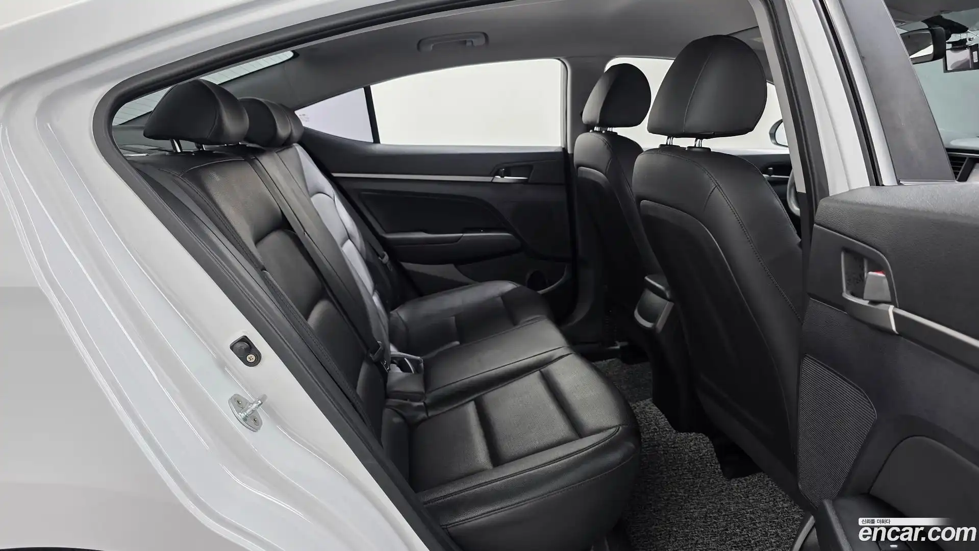 AVANTE Hyundai 2018.7-OPTION-015