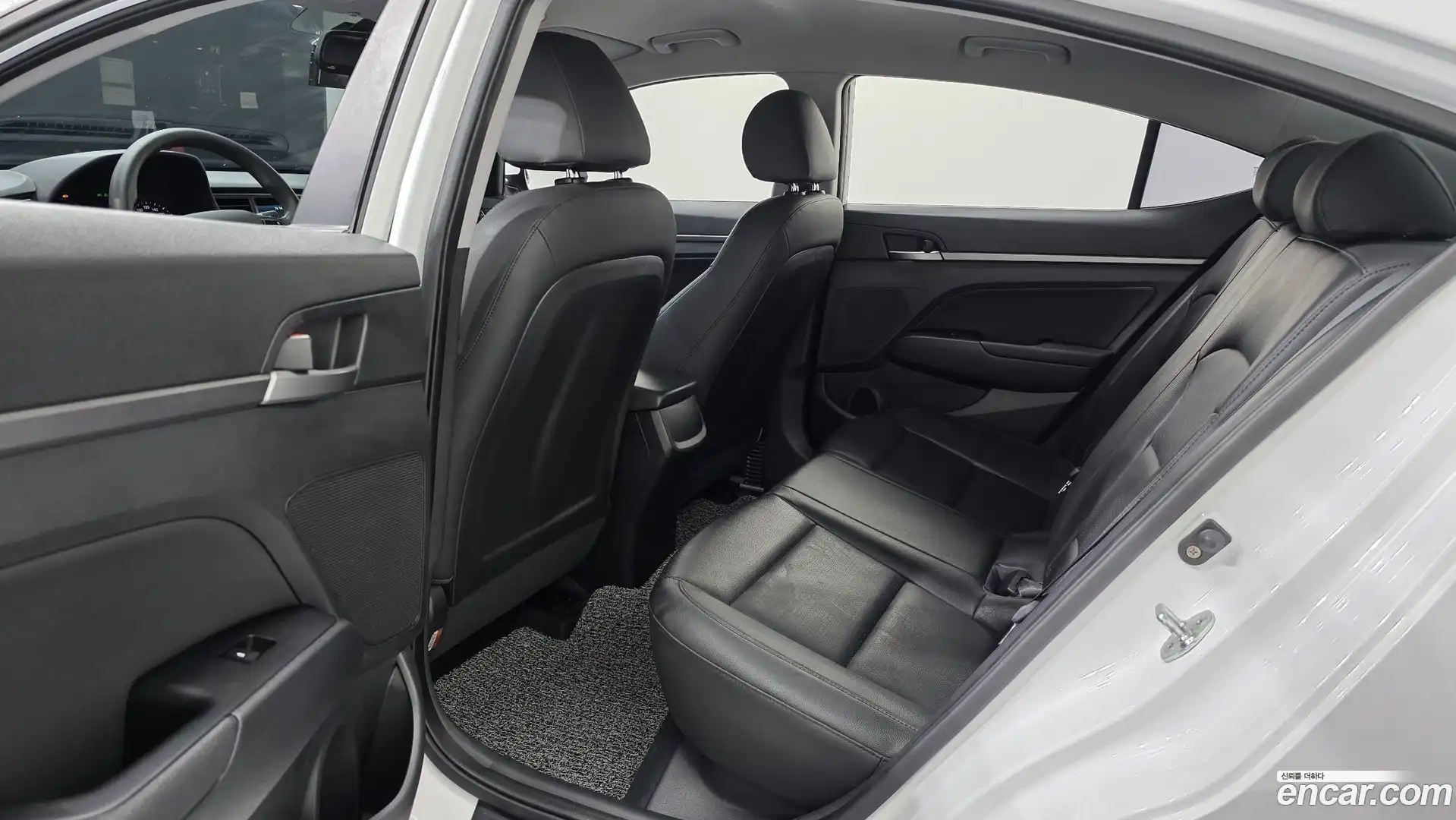 AVANTE Hyundai 2018.7-OPTION-016