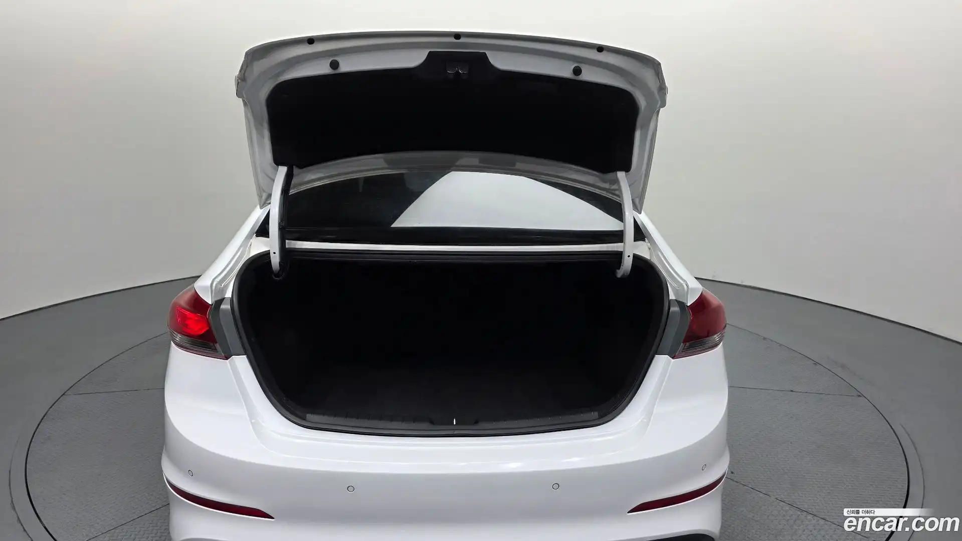 AVANTE Hyundai 2018.7-OPTION-024