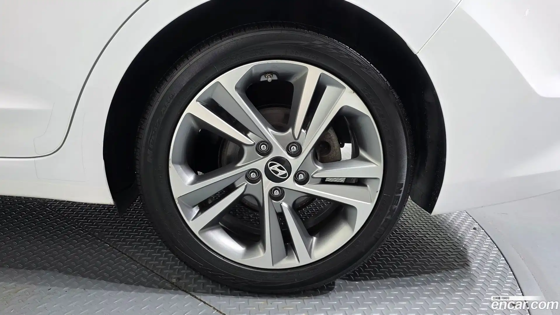 AVANTE Hyundai 2018.7-OUTER-031