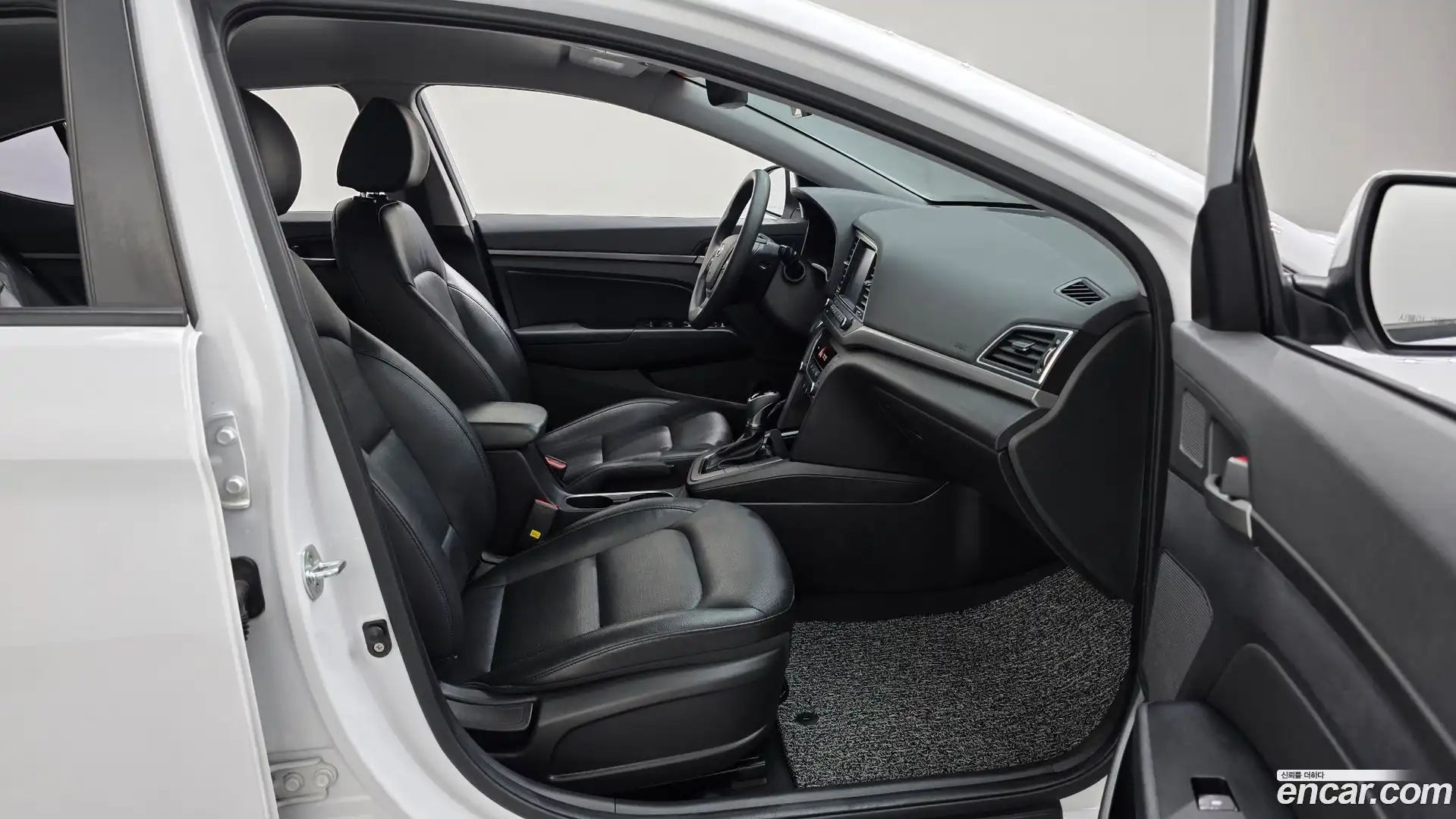 AVANTE Hyundai 2018.7-INNER-036