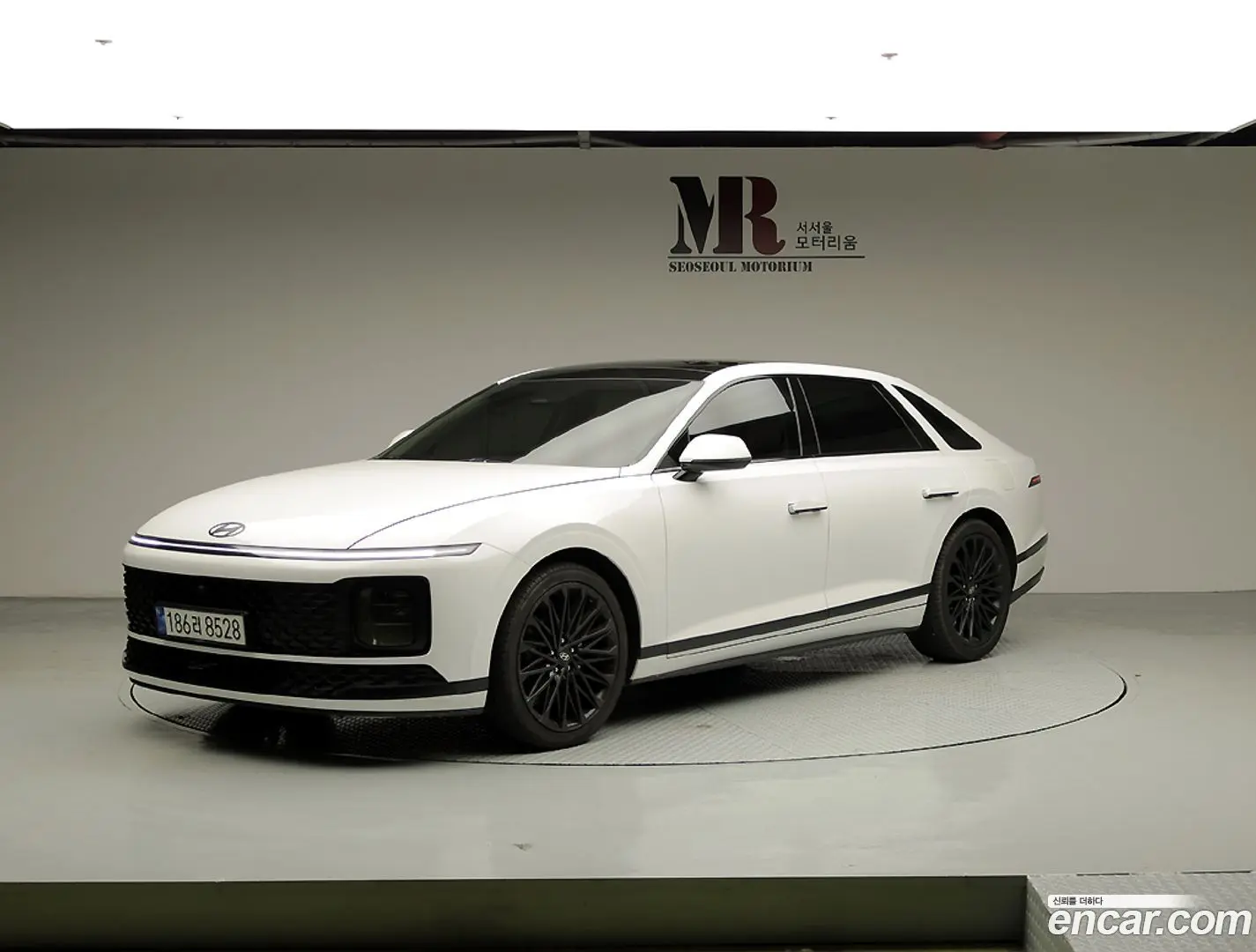 Main__Slider__Photo:Grandeur Hyundai 2023.3-0