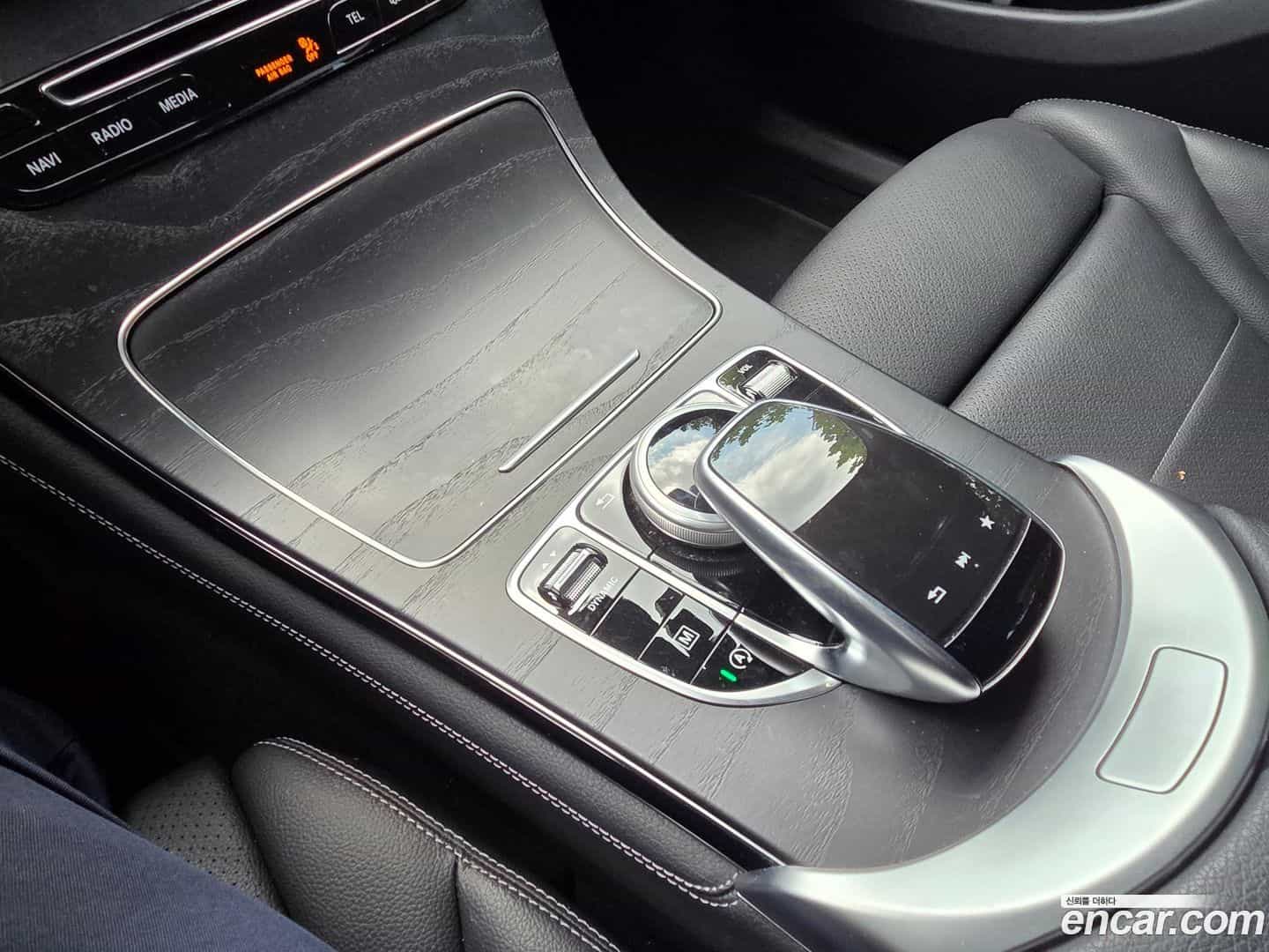 GLC-Class Mercedes-Benz 2019.3-INNER-008