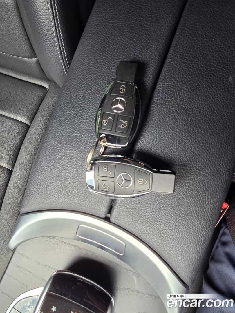 GLC-Class Mercedes-Benz 2019.3-OPTION-022