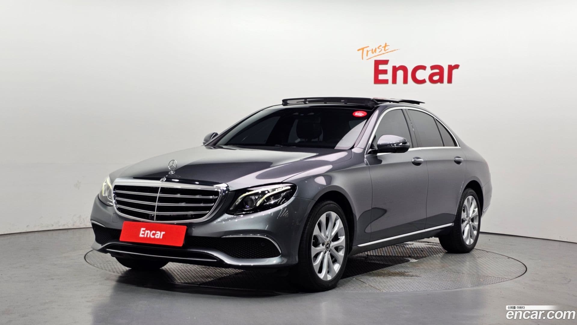 Main__Slider__Photo:E-Class Mercedes-Benz 2019.1-0