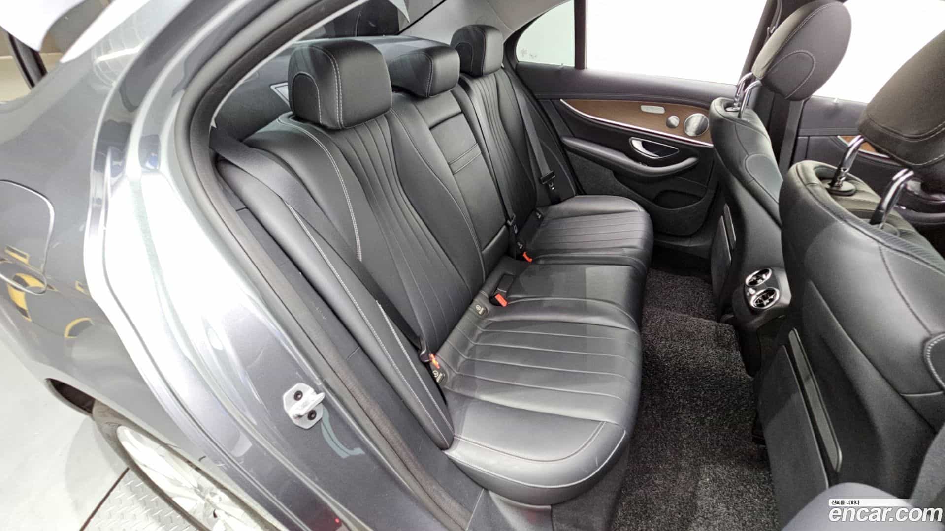 E-Class Mercedes-Benz 2019.1-OPTION-015