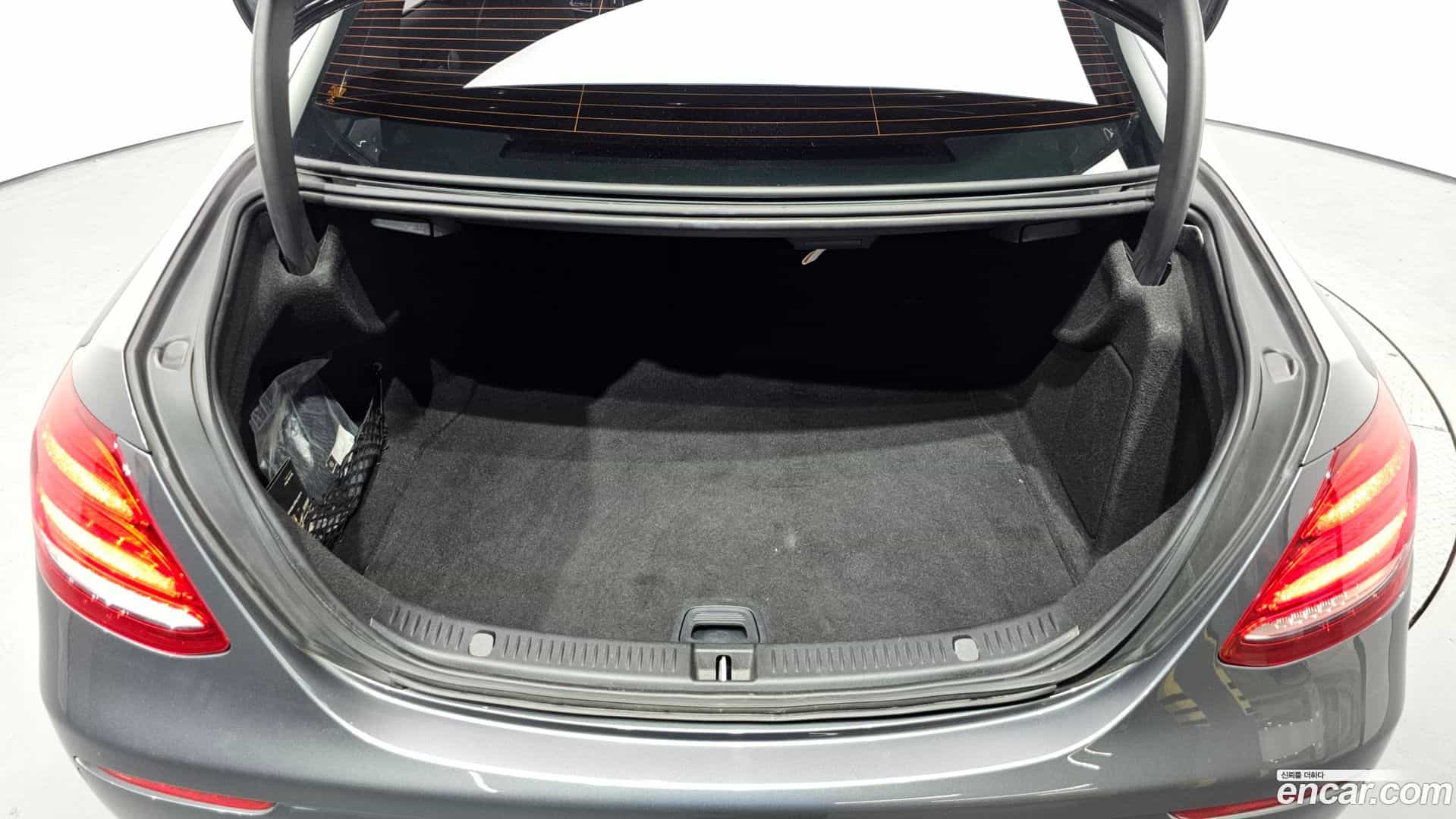 E-Class Mercedes-Benz 2019.1-OPTION-020