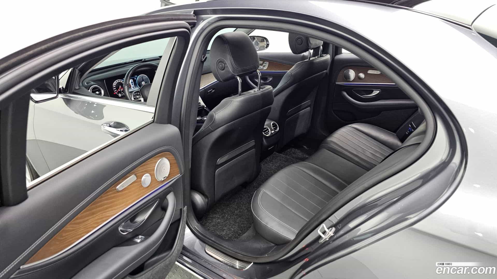 E-Class Mercedes-Benz 2019.1-OPTION-022