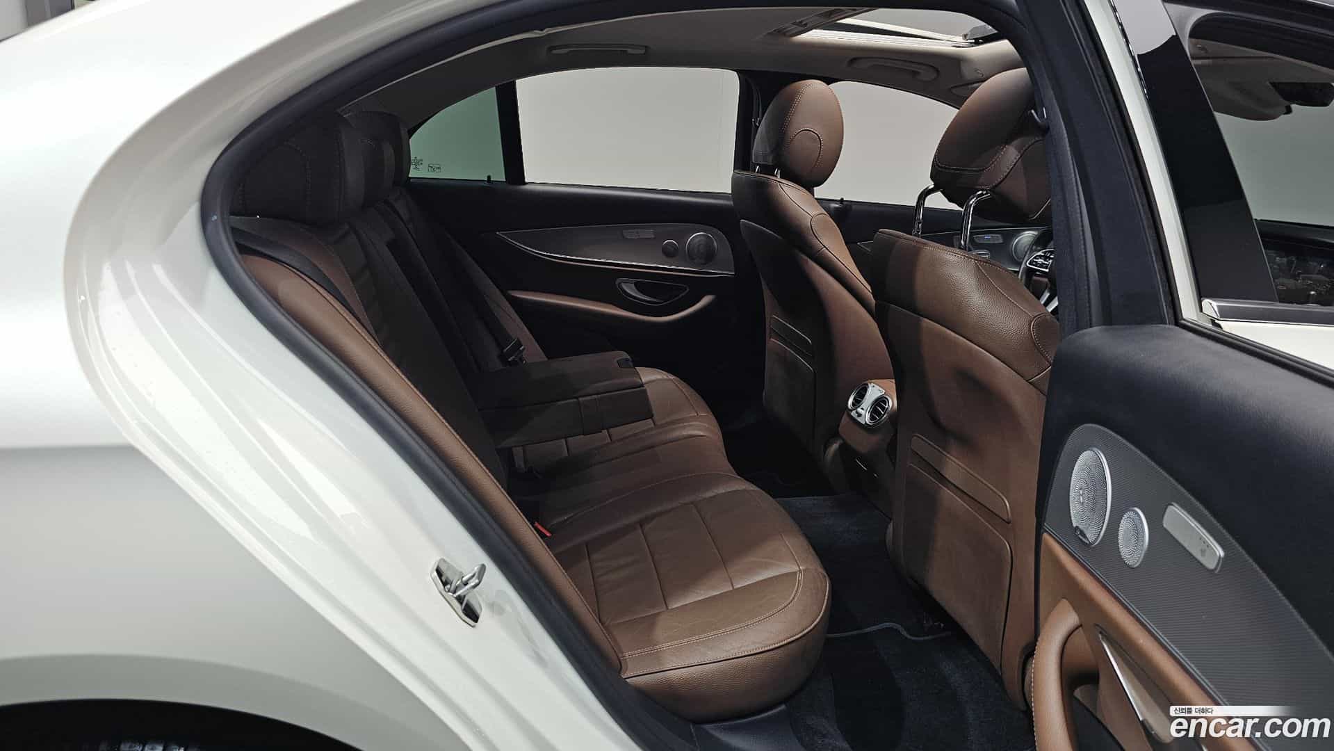 E-Class Mercedes-Benz 2019.5-OPTION-015
