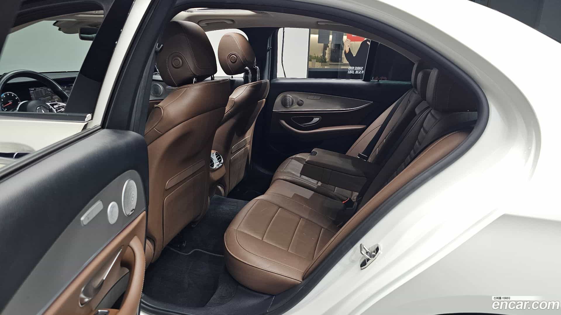 E-Class Mercedes-Benz 2019.5-OPTION-016