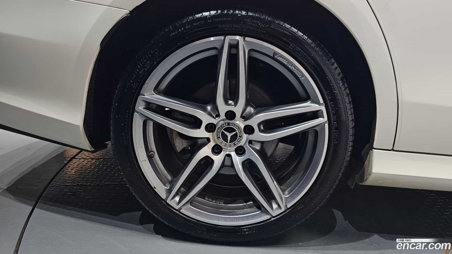 E-Class Mercedes-Benz 2019.5-OUTER-031