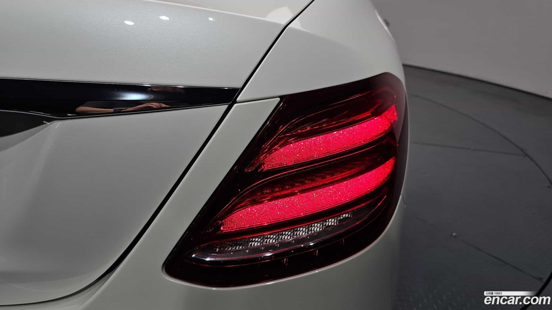 E-Class Mercedes-Benz 2019.5-OUTER-033