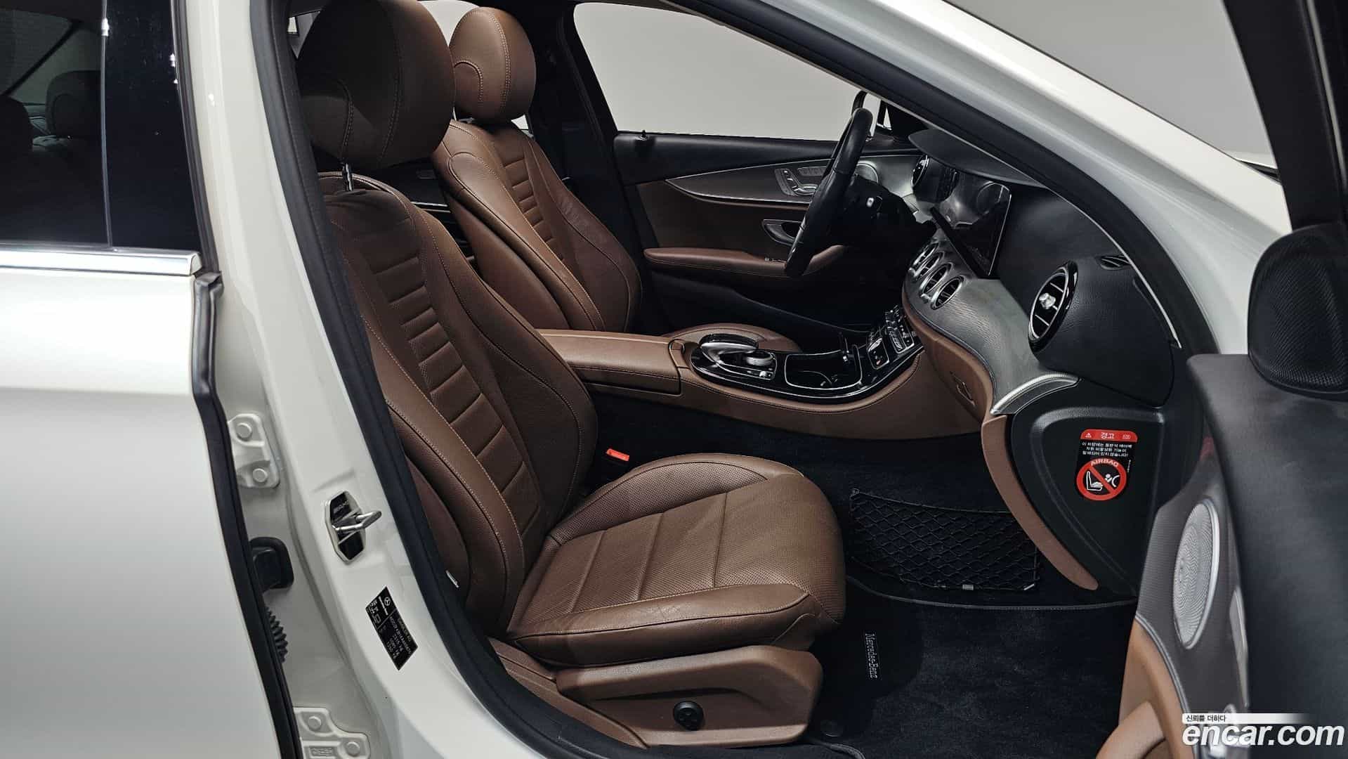 E-Class Mercedes-Benz 2019.5-INNER-036