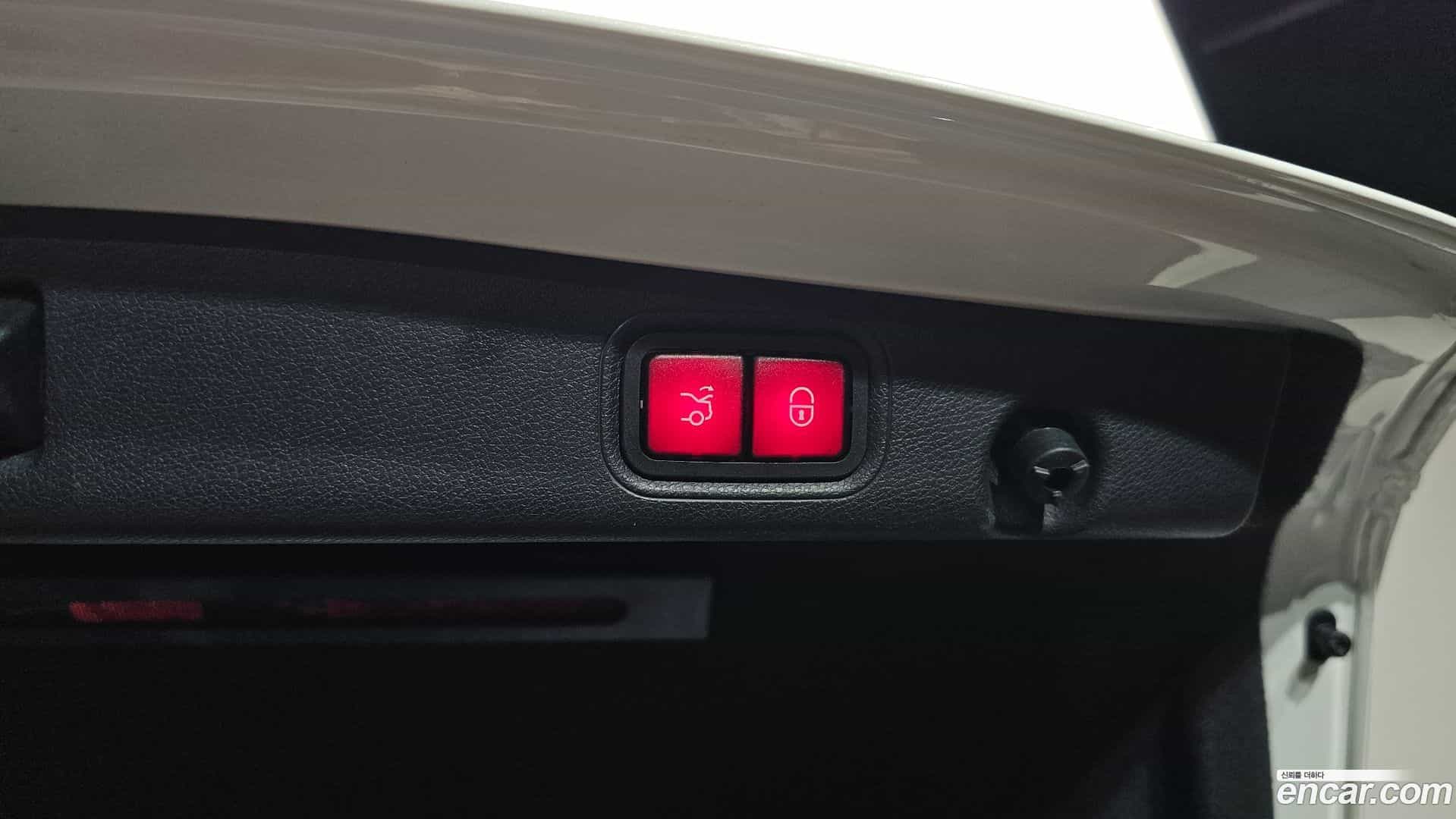 E-Class Mercedes-Benz 2019.5-OPTION-040