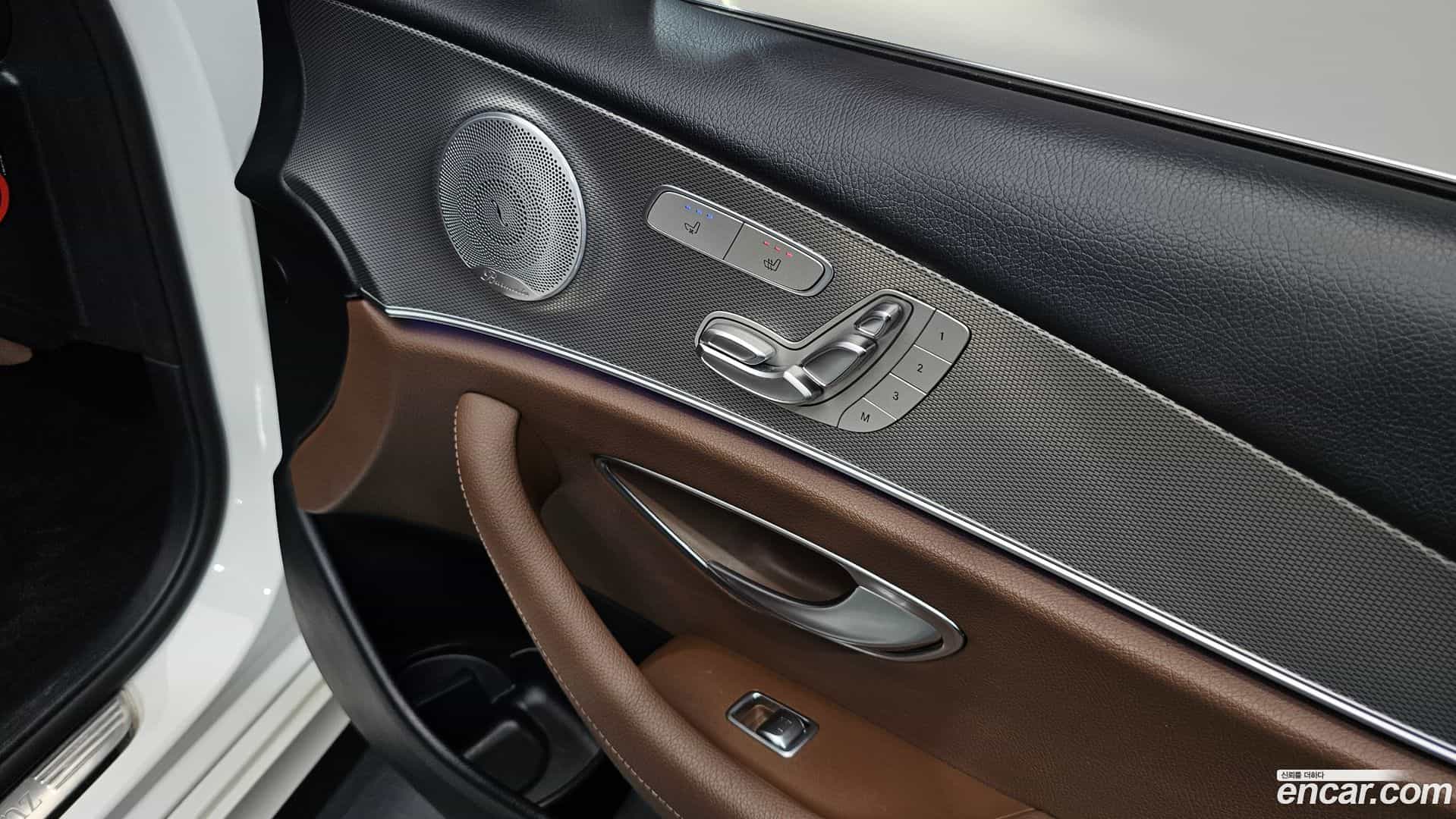 E-Class Mercedes-Benz 2019.5-OPTION-043