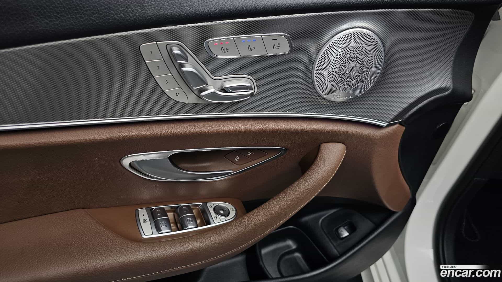 E-Class Mercedes-Benz 2019.5-OPTION-044