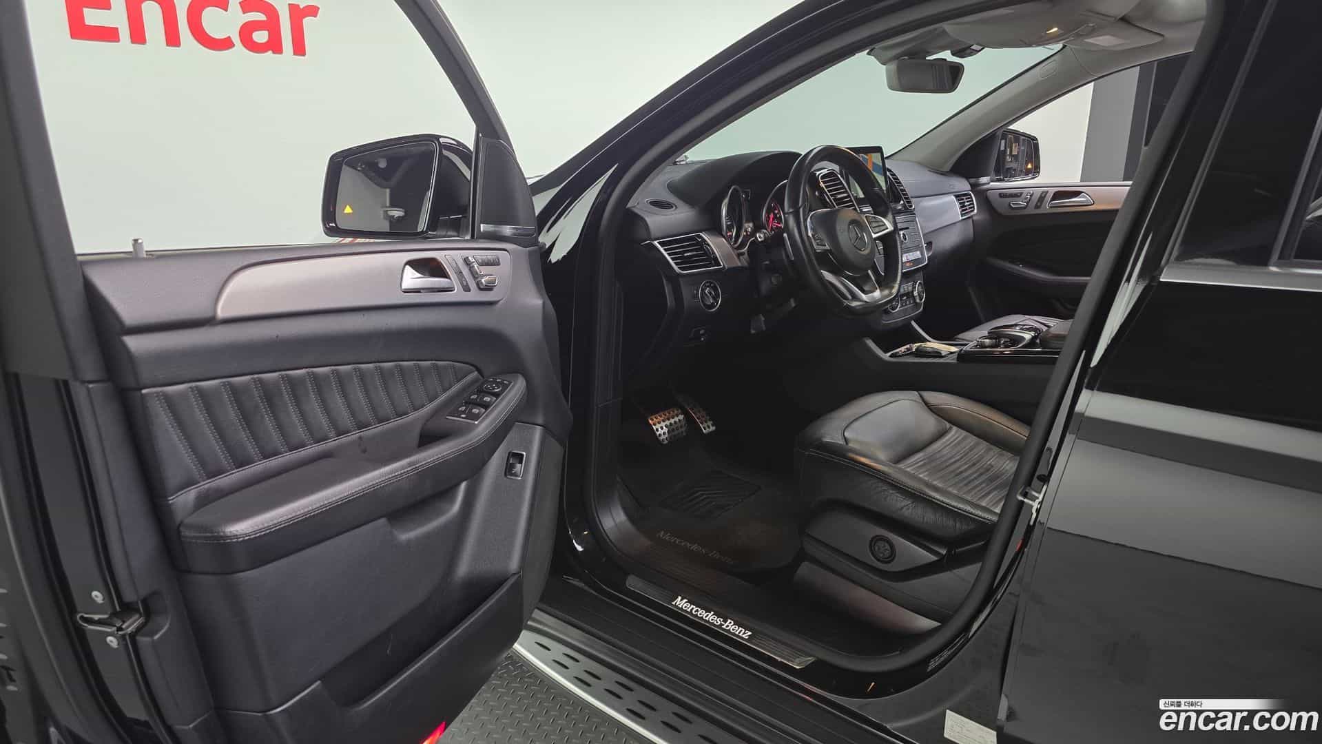 GLE-Class Mercedes-Benz 2018.3-INNER-010