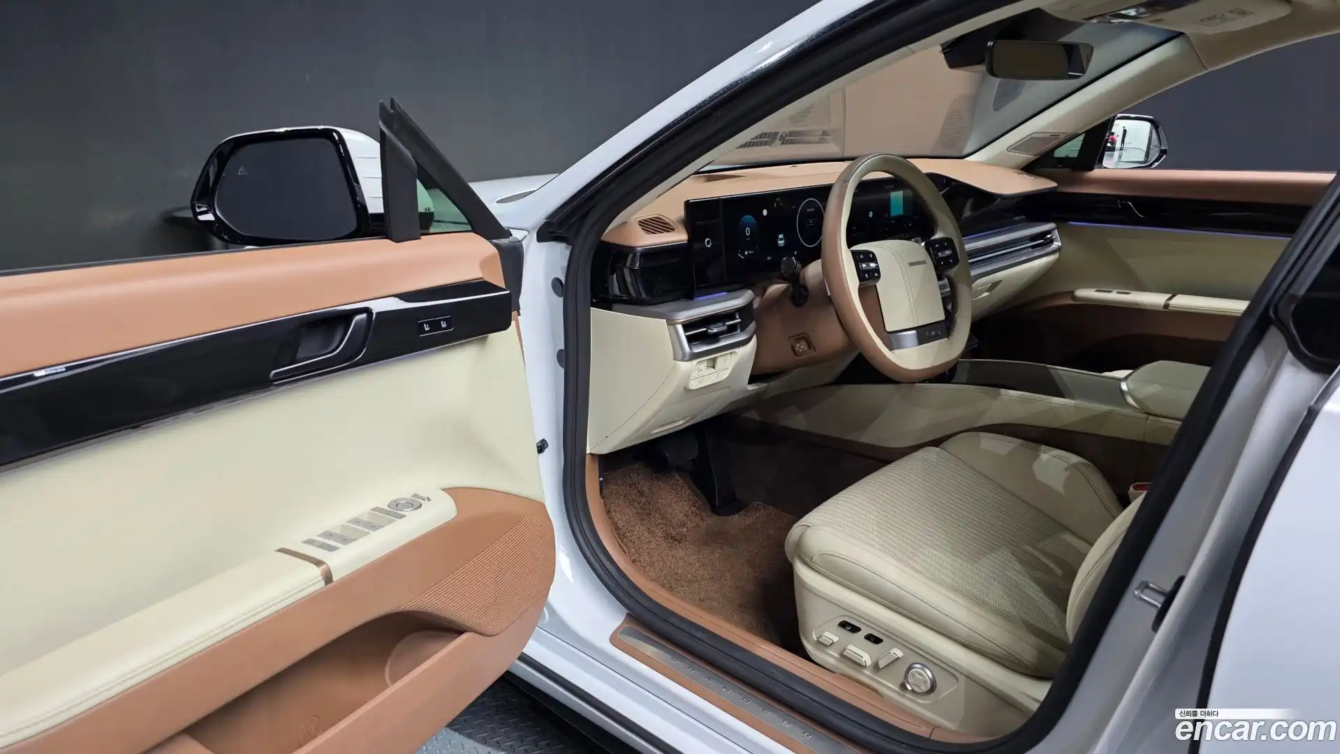 Grandeur Hyundai 2023.2-INNER-010