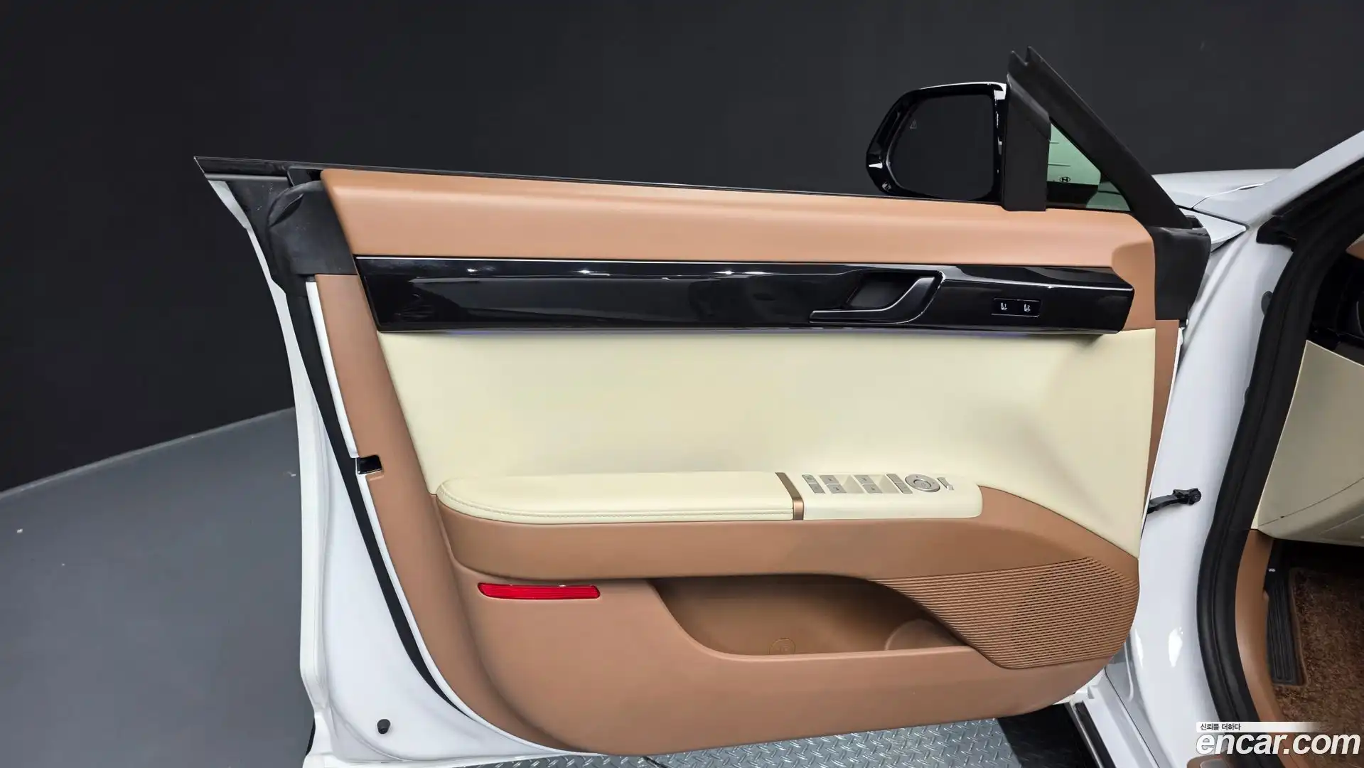 Grandeur Hyundai 2023.2-INNER-034