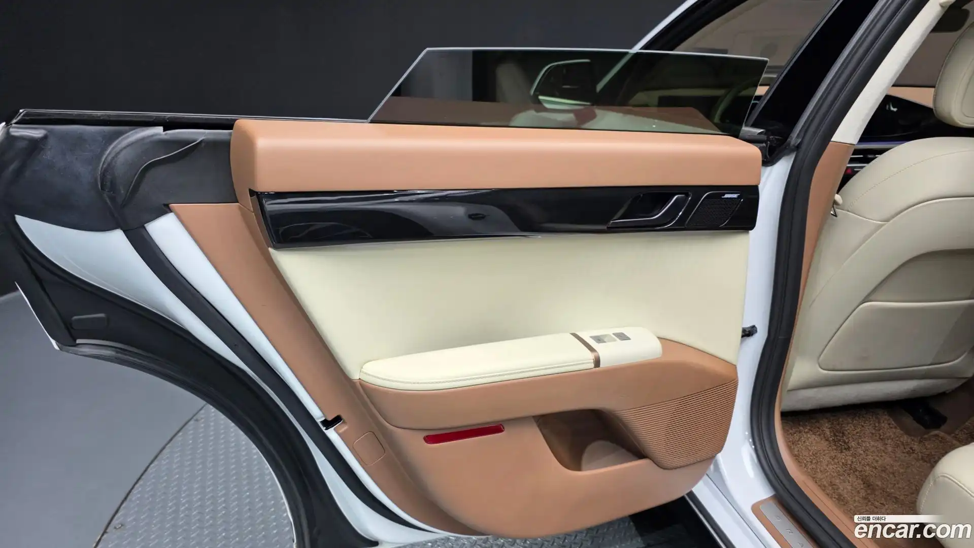 Grandeur Hyundai 2023.2-INNER-035