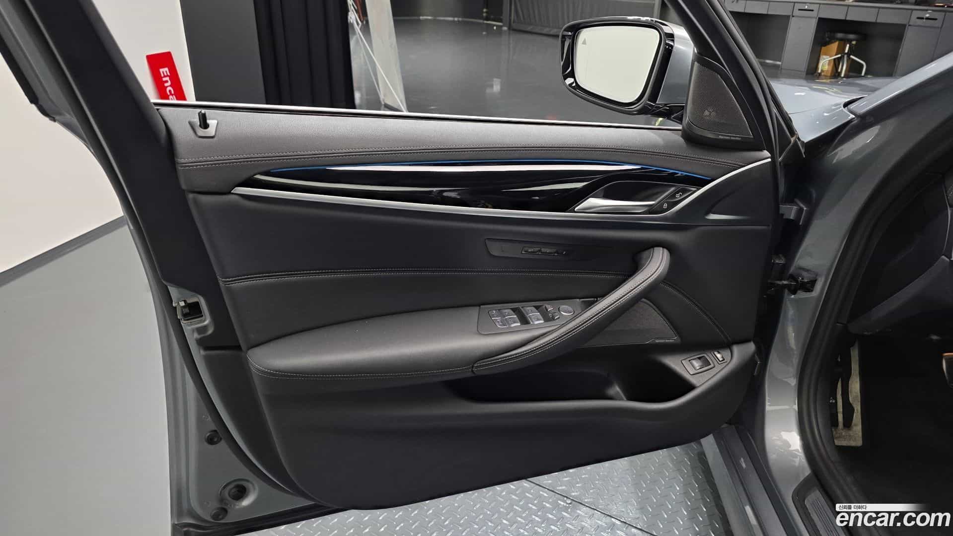5-Series BMW 2023.6-INNER-034