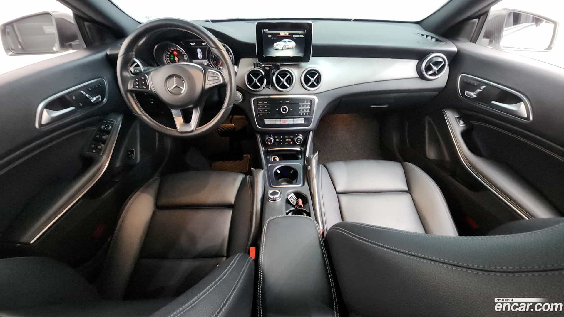 CLA-Class Mercedes-Benz 2017.1-INNER-007