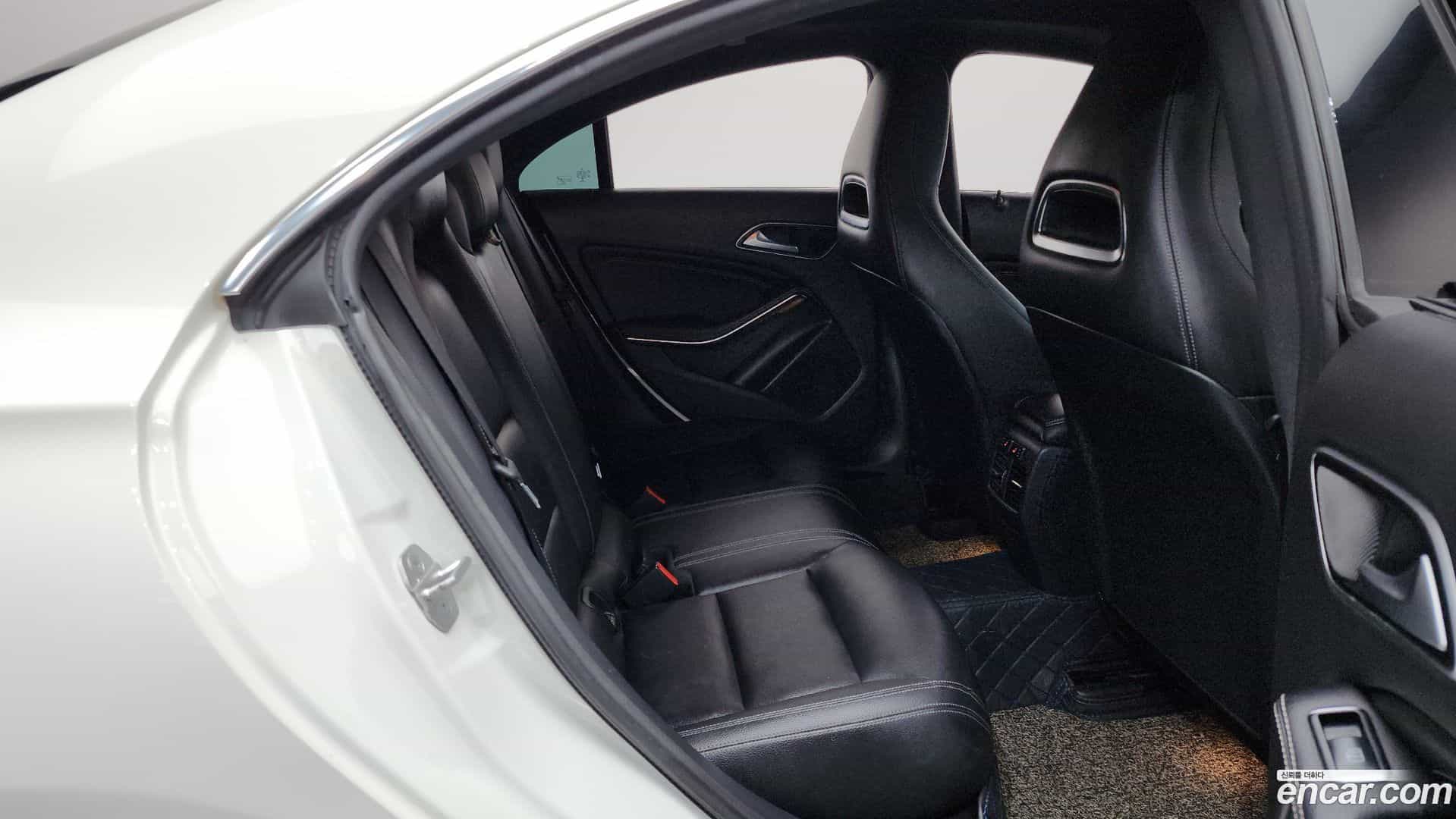 CLA-Class Mercedes-Benz 2017.1-OPTION-015